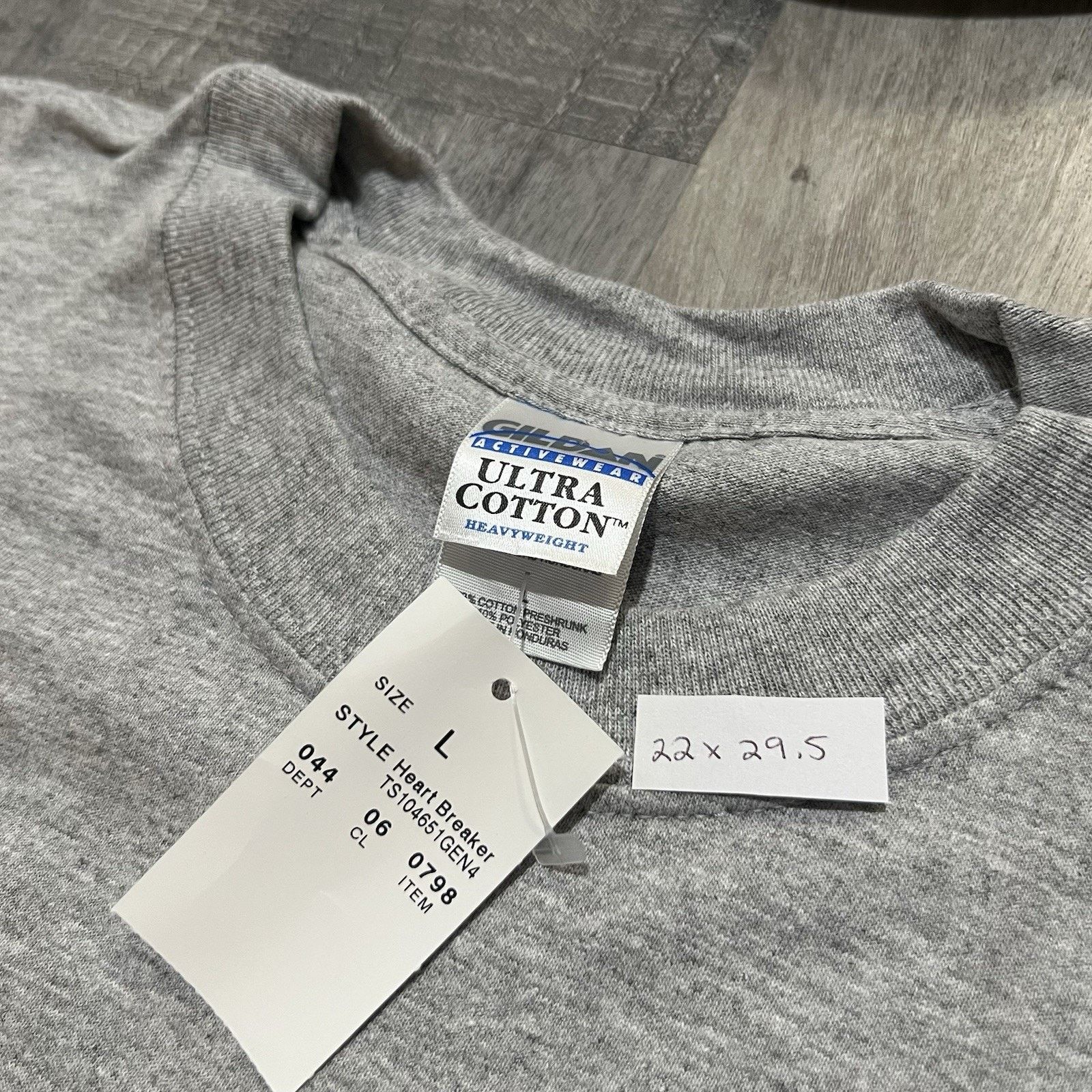 Gildan VTG Heartbreaker Y2K Shirt + Hat Grey Tattoo Punk Emo NWT L Size US L / EU 52-54 / 3 - 6 Thumbnail