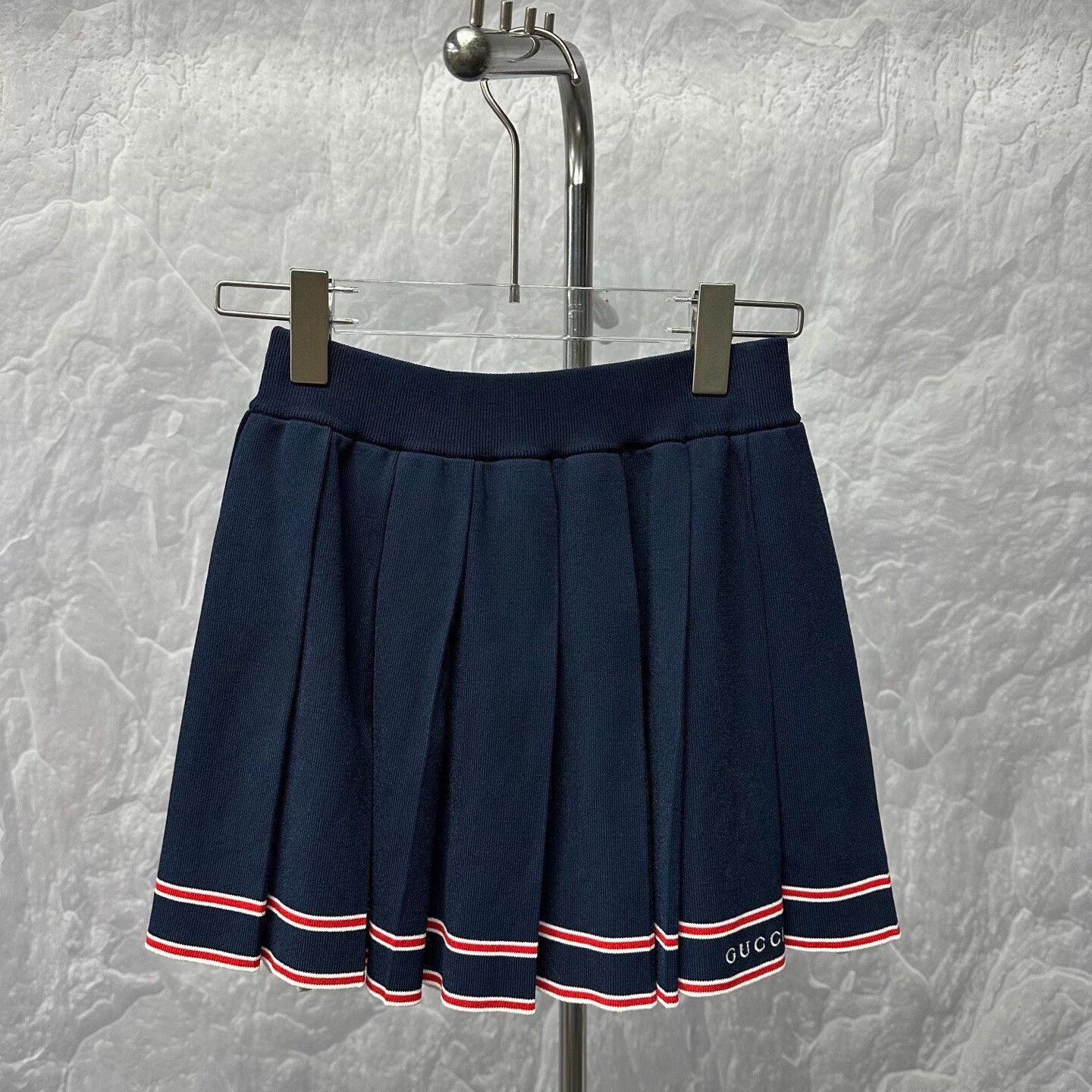 Gucci Gucci Logo Striped Edge Pleated Skirt Size 22" - 1 Thumbnail