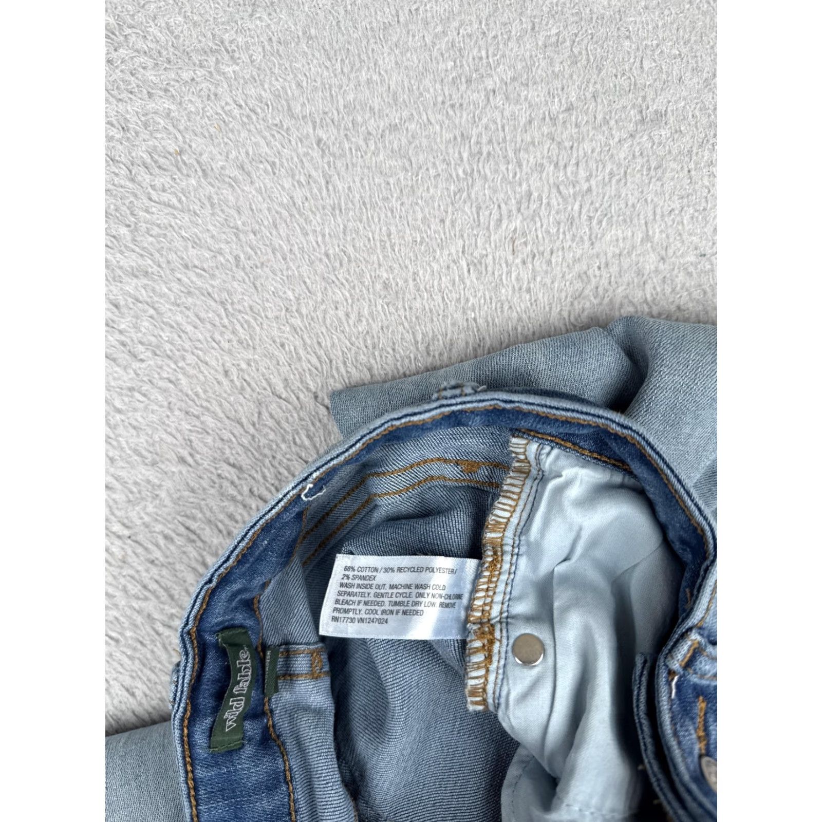 Vintage Wild Fable Jeans Women 00 Light Wash Regular Flare Bell Bottom Stretch Denim Zip Fly Button Front Pockets Mid Rise 32 Inseam Size 24" / US 00 / IT 34 - 7 Thumbnail