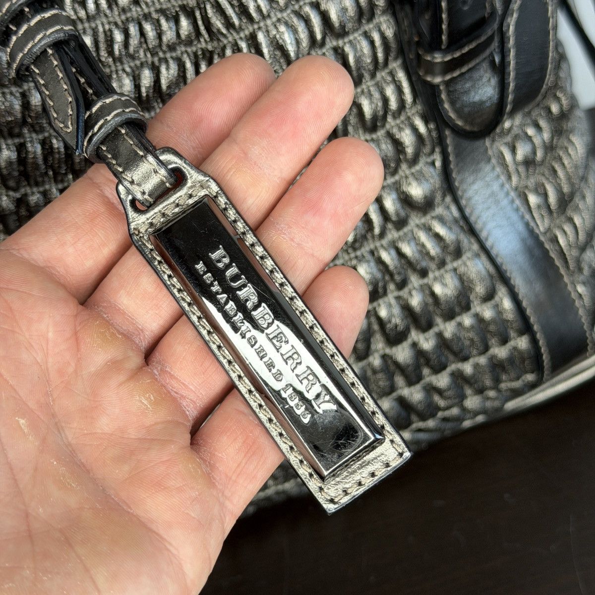 Burberry Burberry Silver Leather Runaway Calf Skin Curvy Bag Size ONE SIZE - 7 Thumbnail