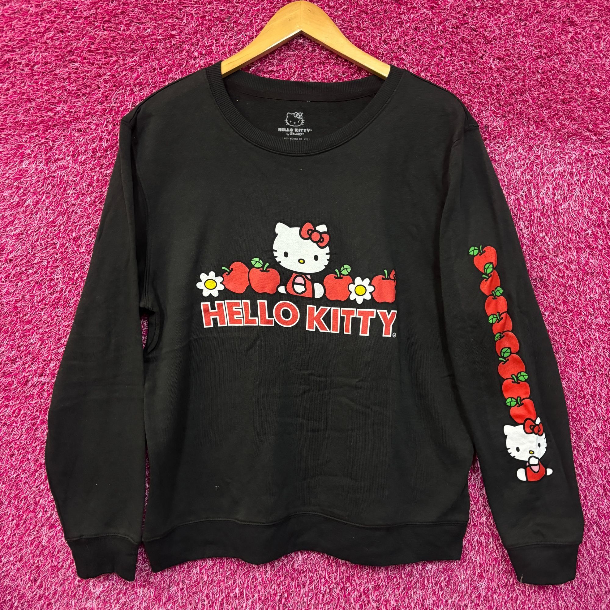 Disney Hello Kitty Red Apples & Daisies Sanrio Kawaii Crewneck L Size L / US 10 / IT 46 - 1 Thumbnail