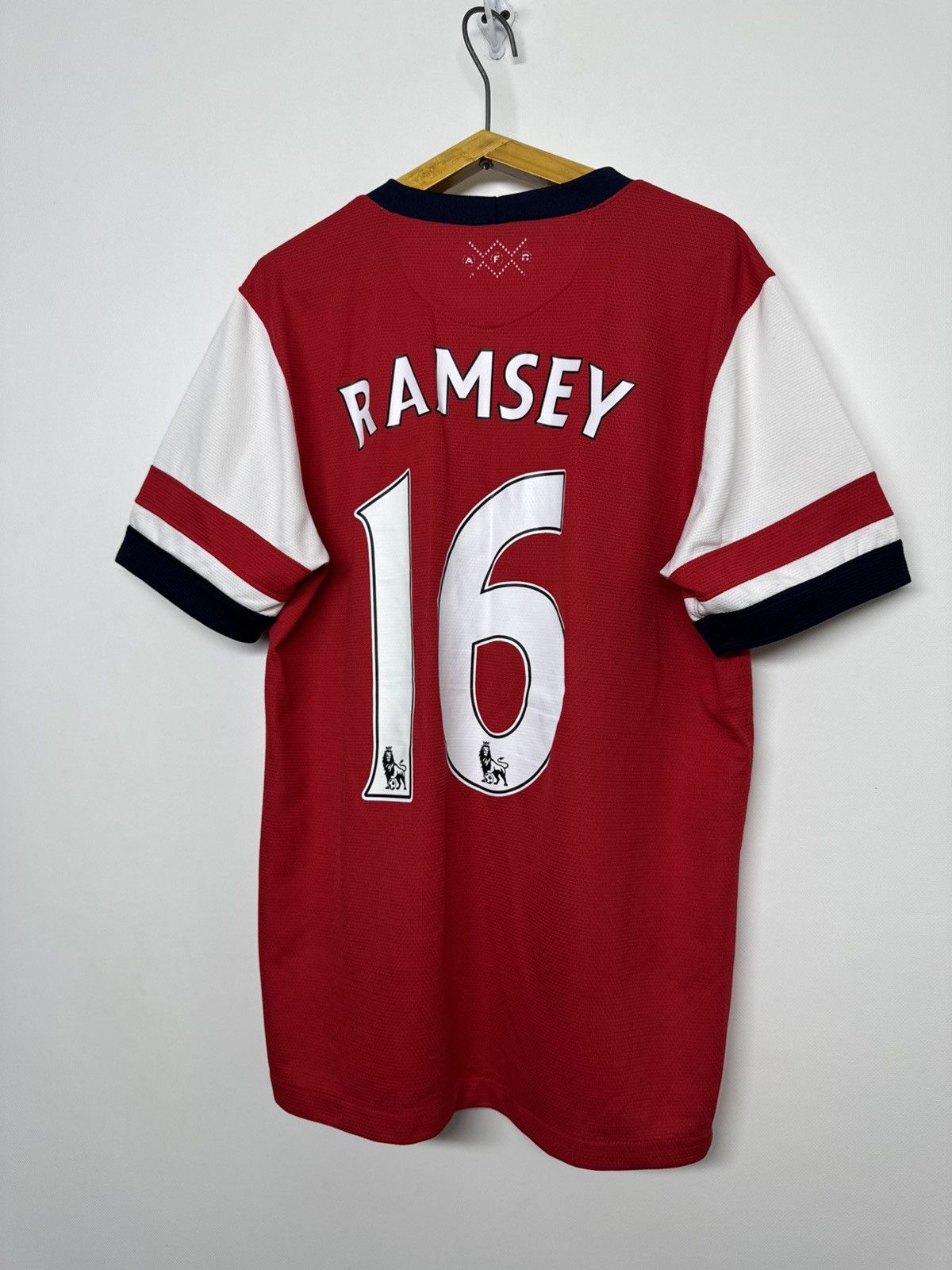Nike Vintage RARE NIKE FC ARSENAL LONDON ENGLAND SOCCER JERSEY Size US M / EU 48-50 / 2 - 11 Thumbnail