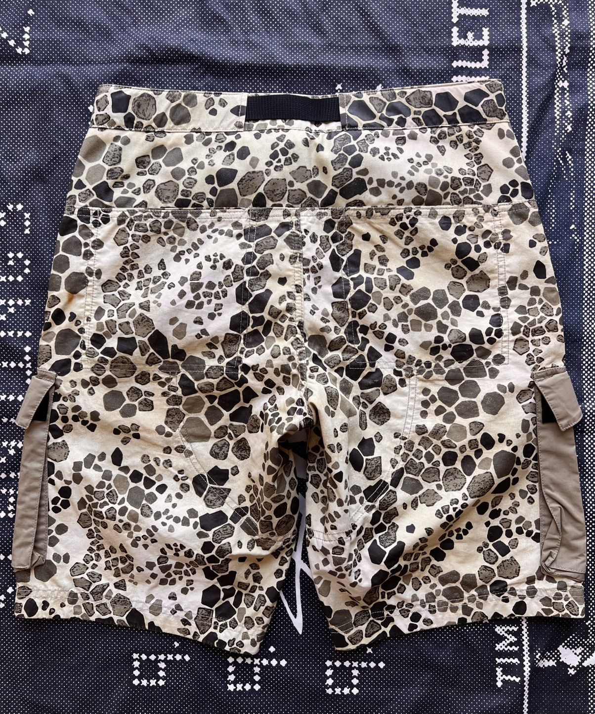 Stone Island Stone Island Alligator Camo Cargo Shorts Type RE W30 croc Size US 30 / EU 46 - 7 Thumbnail