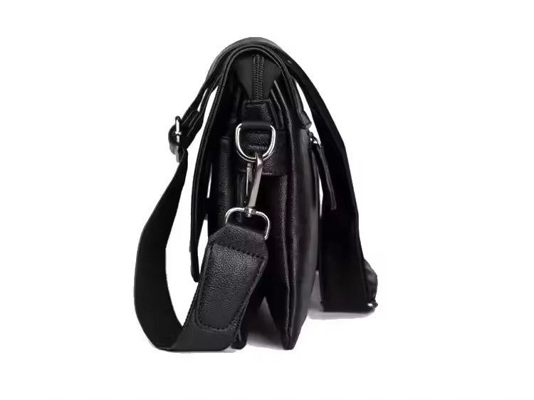 Japanese Brand Leather Clutch Crossbody Bag Size ONE SIZE - 4 Thumbnail