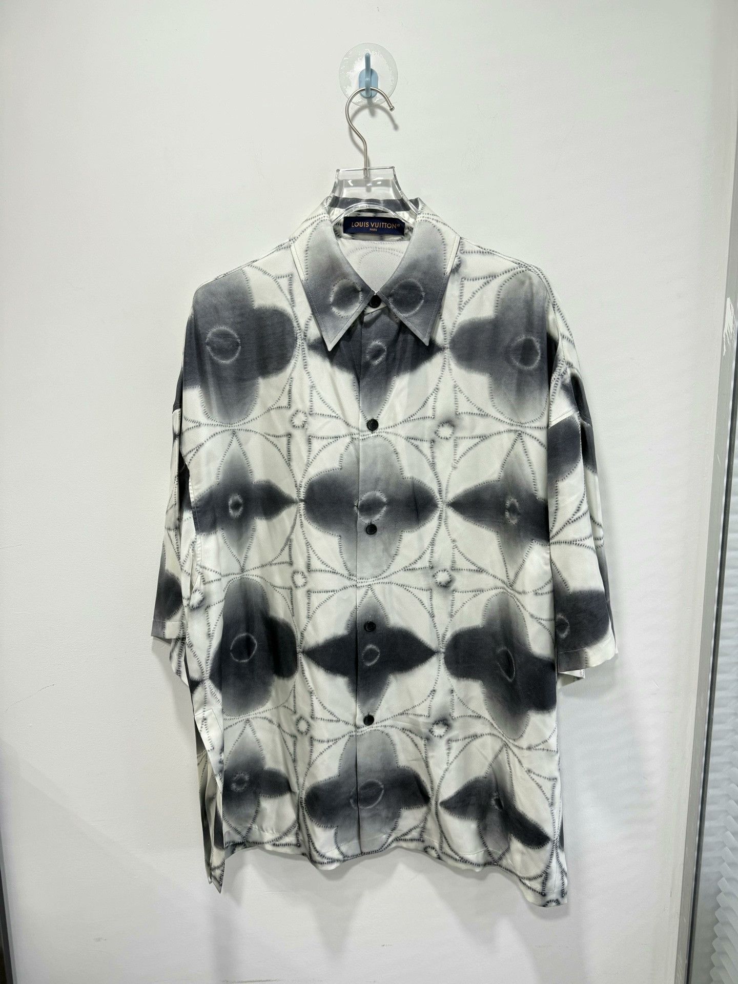 Louis Vuitton Louis Vuitton Ink Flower Knit Shirt M Size US M / EU 48-50 / 2 - 1 Thumbnail
