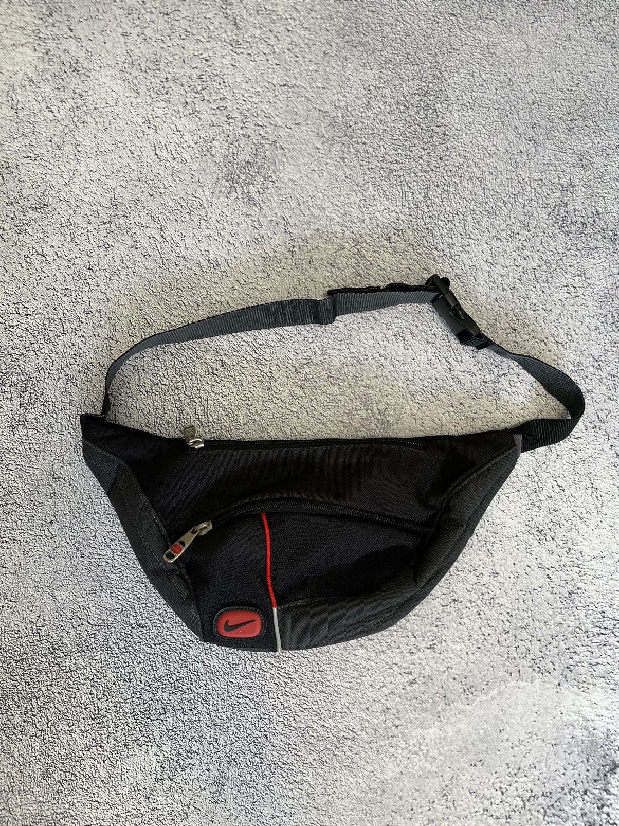 Nike Unisex Bag Vintage Mini Sling Bag Black Polyester, Men's