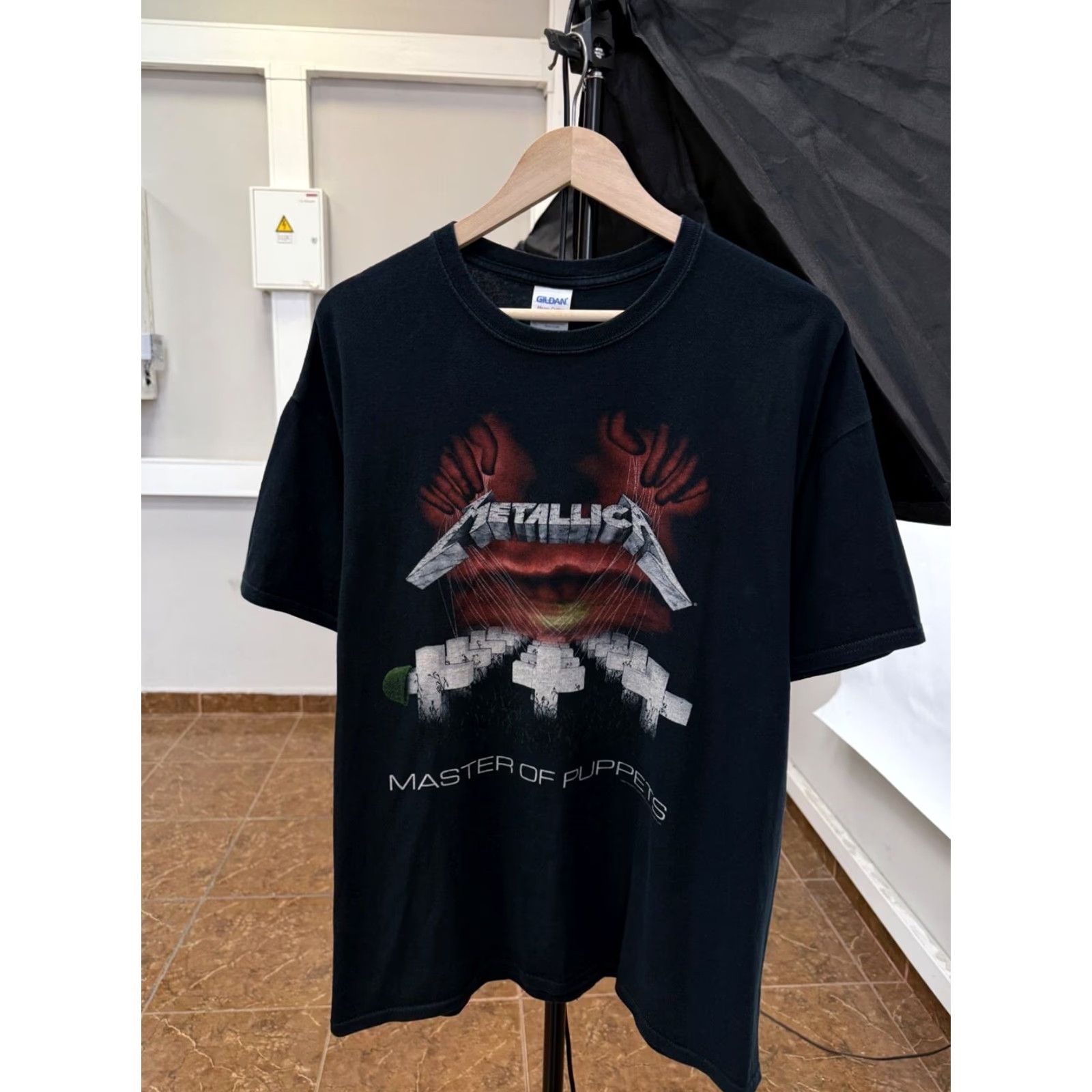 Gildan VINTAGE Metallica Master Of Puppets Rock Band T-Shirt XL Black Mens Shirt Size US XL / EU 56 / 4 - 2 Thumbnail