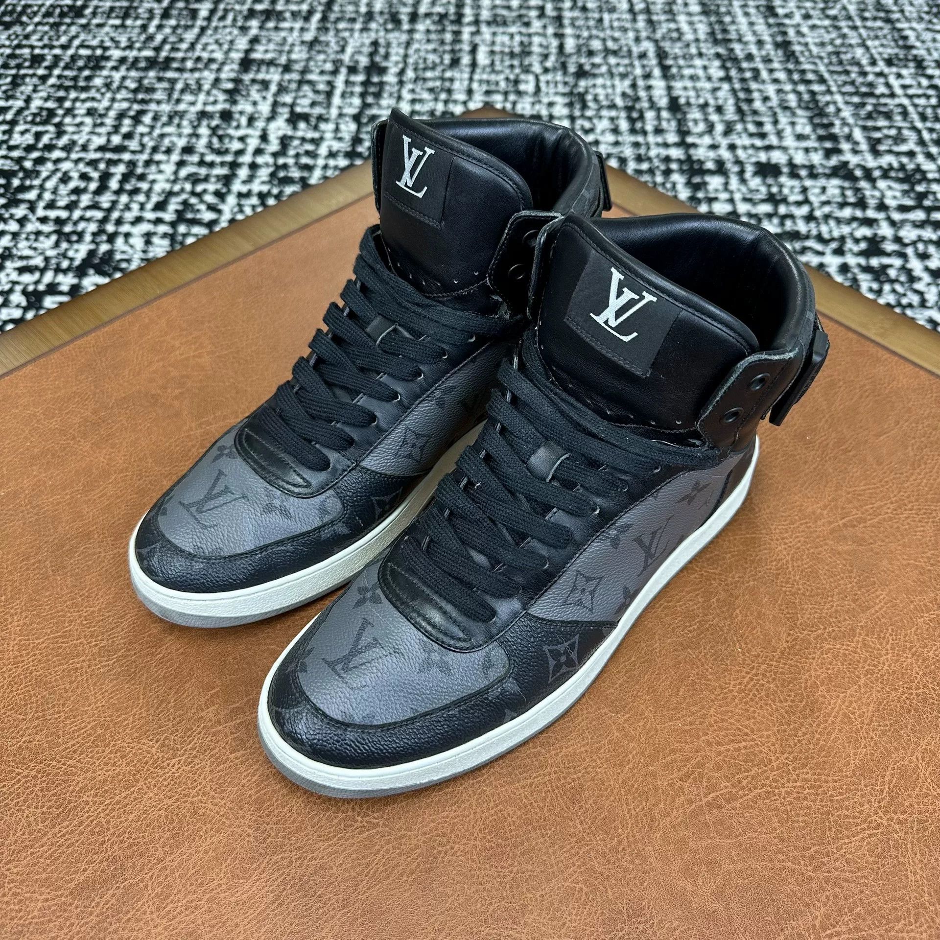 Louis Vuitton Louis Vuitton Leather Multi Hitop Sneakers 7 Men Size US 7 / EU 40 - 1 Thumbnail