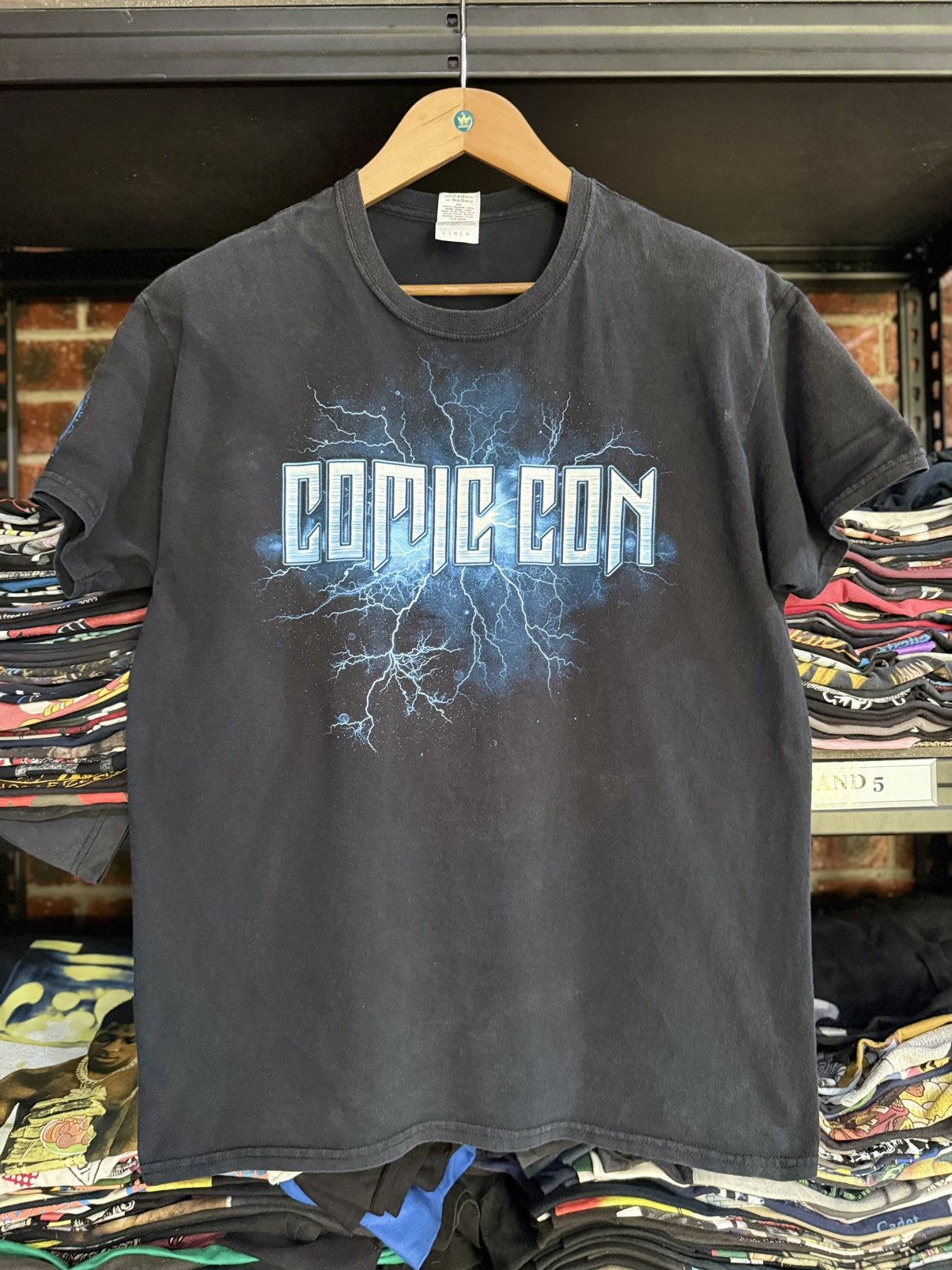 Optic Gaming Thrashed Vintage Comic Com Wizard World Lighting Sun Faded T Size US L / EU 52-54 / 3 - 1 Thumbnail