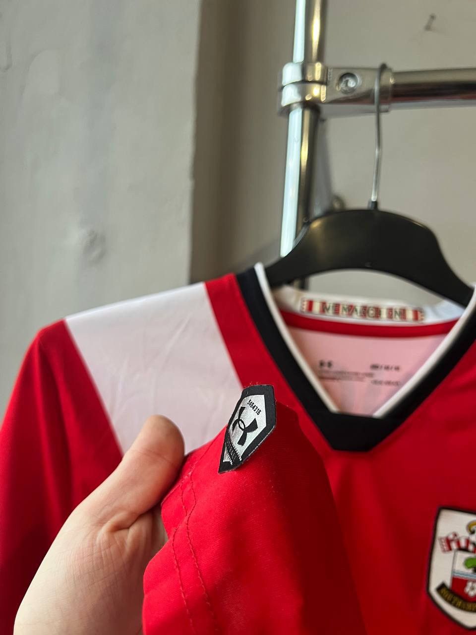 Under Armour 2020/21 SOUTHAMPTON #9 INGS HOME SOCCER JERSEY SHIRT SIZE M Size US M / EU 48-50 / 2 - 9 Thumbnail