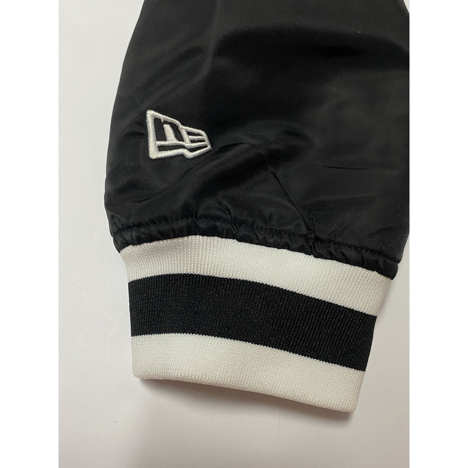 Alpha Industries New Era CHICAGO WHITE SOX Bomber Jacket Mens Sz Medium. NWT! Size US M / EU 48-50 / 2 - 9 Thumbnail