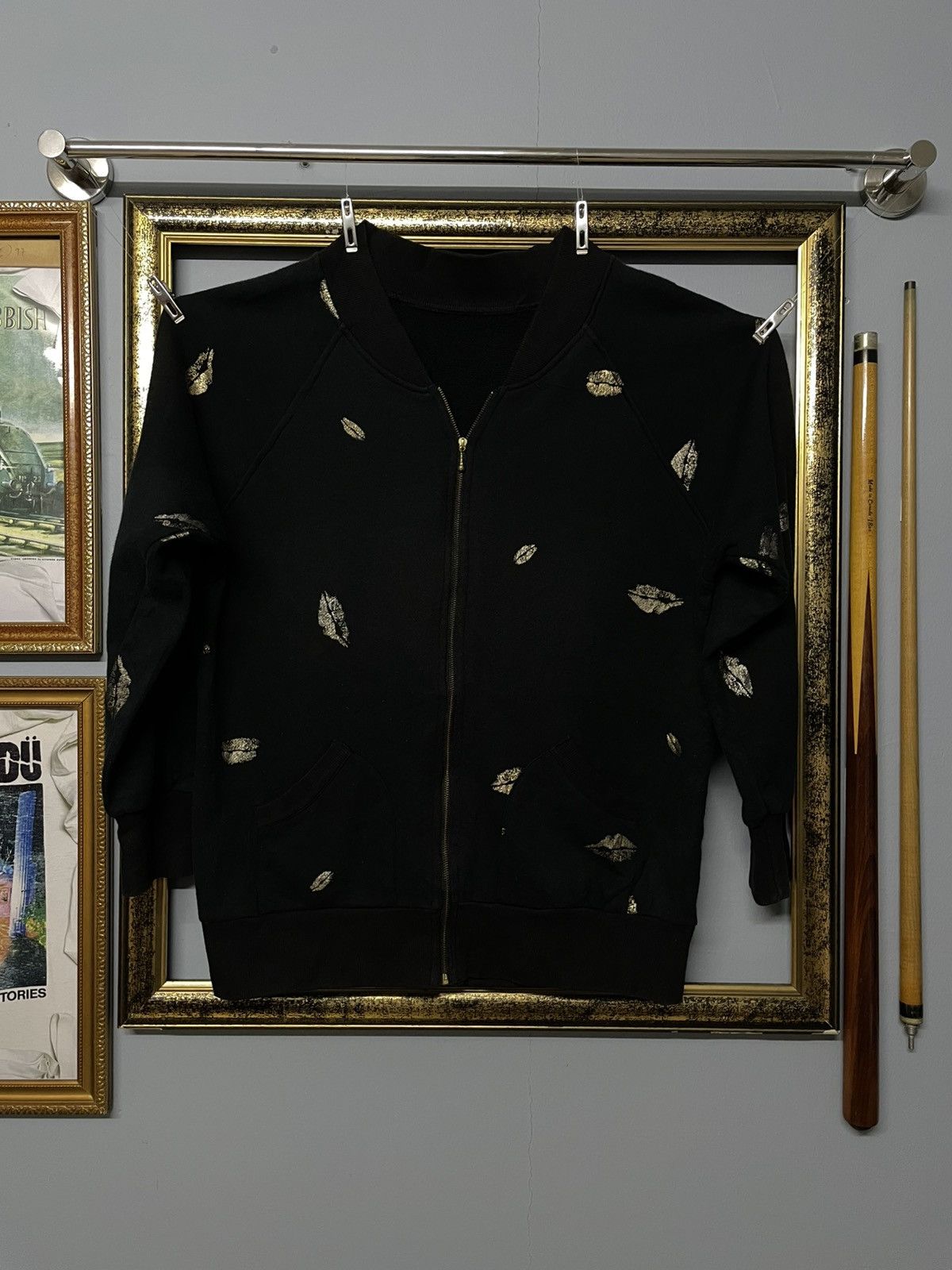 Vintage Vintage 1990s History Of Punk Artisanal Kiss Sunfaded Hoodie Size US M / EU 48-50 / 2 - 1 Thumbnail