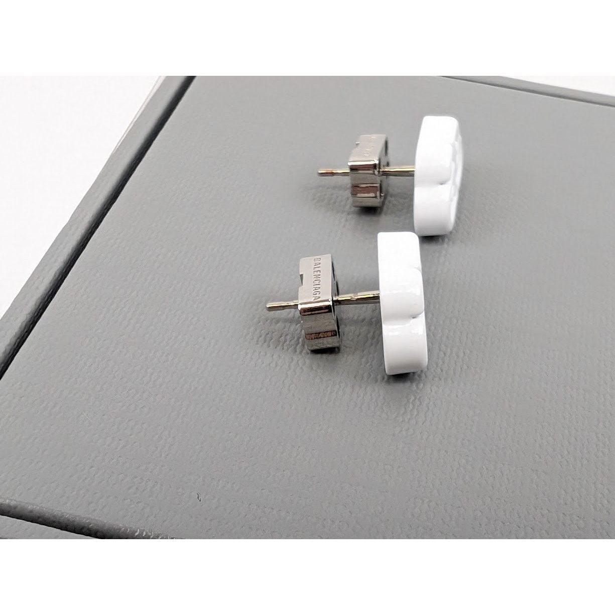 Balenciaga o1rshd1 Q:2 / Size: OS / BB Stud Earrings in White Size ONE SIZE - 4 Thumbnail