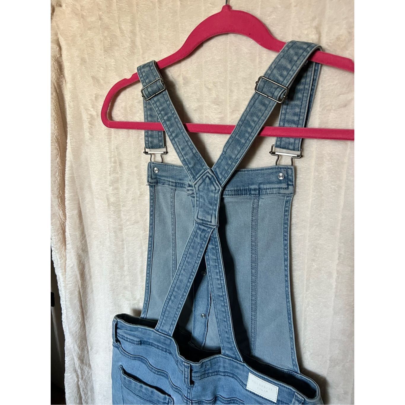 Other Celebrity Pink Blue Jean Short Overalls Woman’s Size Medium Size 28" / US 6 / IT 42 - 7 Thumbnail