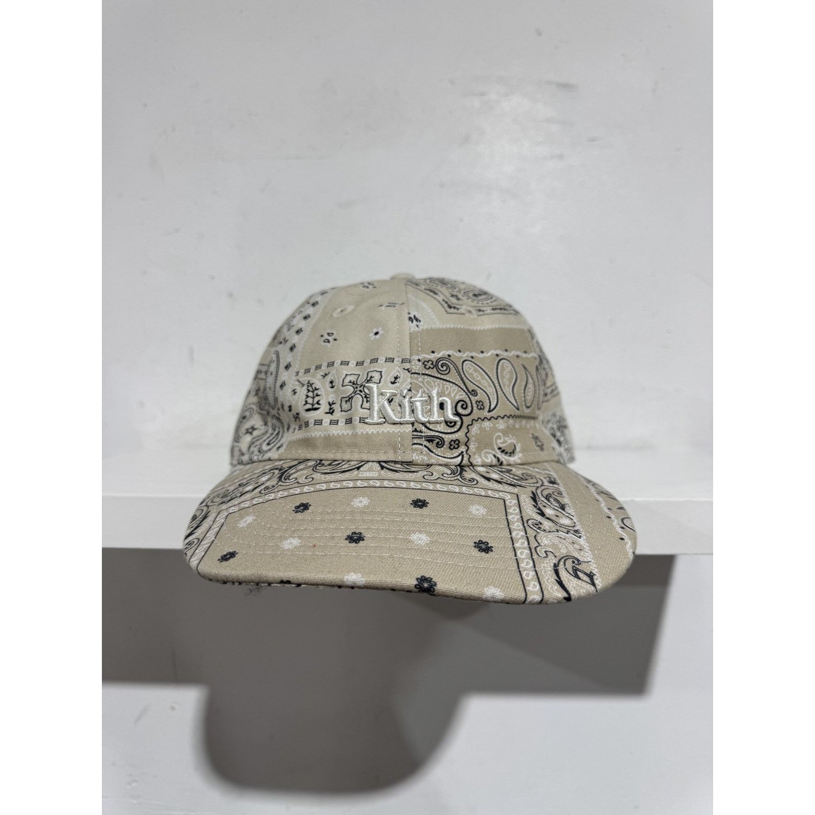 Kith KITH NEW ERA BANDANA TAN PAISLEY HAT PREOWNED Size ONE SIZE - 3 Thumbnail
