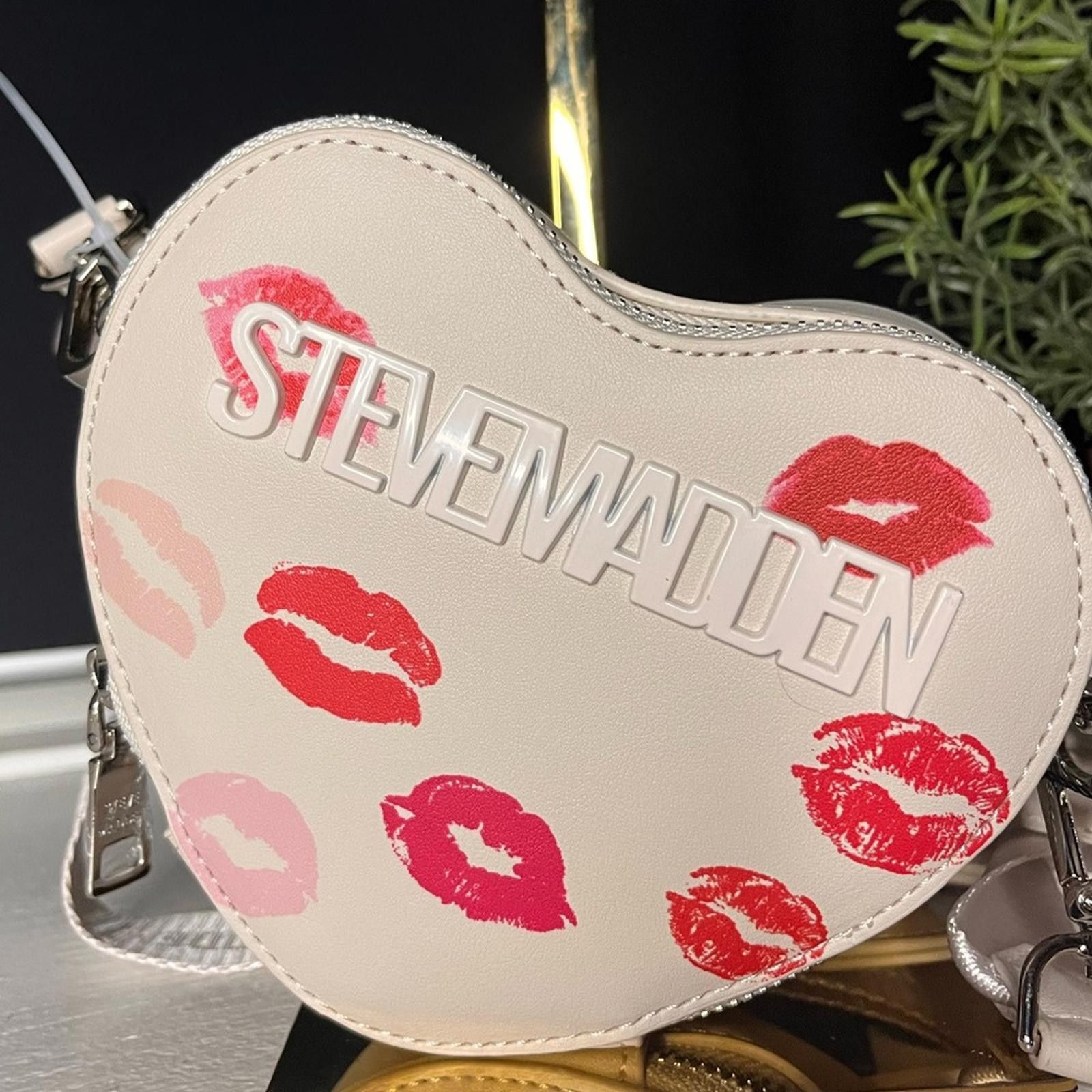 Juicy Couture Jeans Steve Madden Kisses Heart Crossbody Bag With coin Purse NWT Size ONE SIZE - 2 Thumbnail