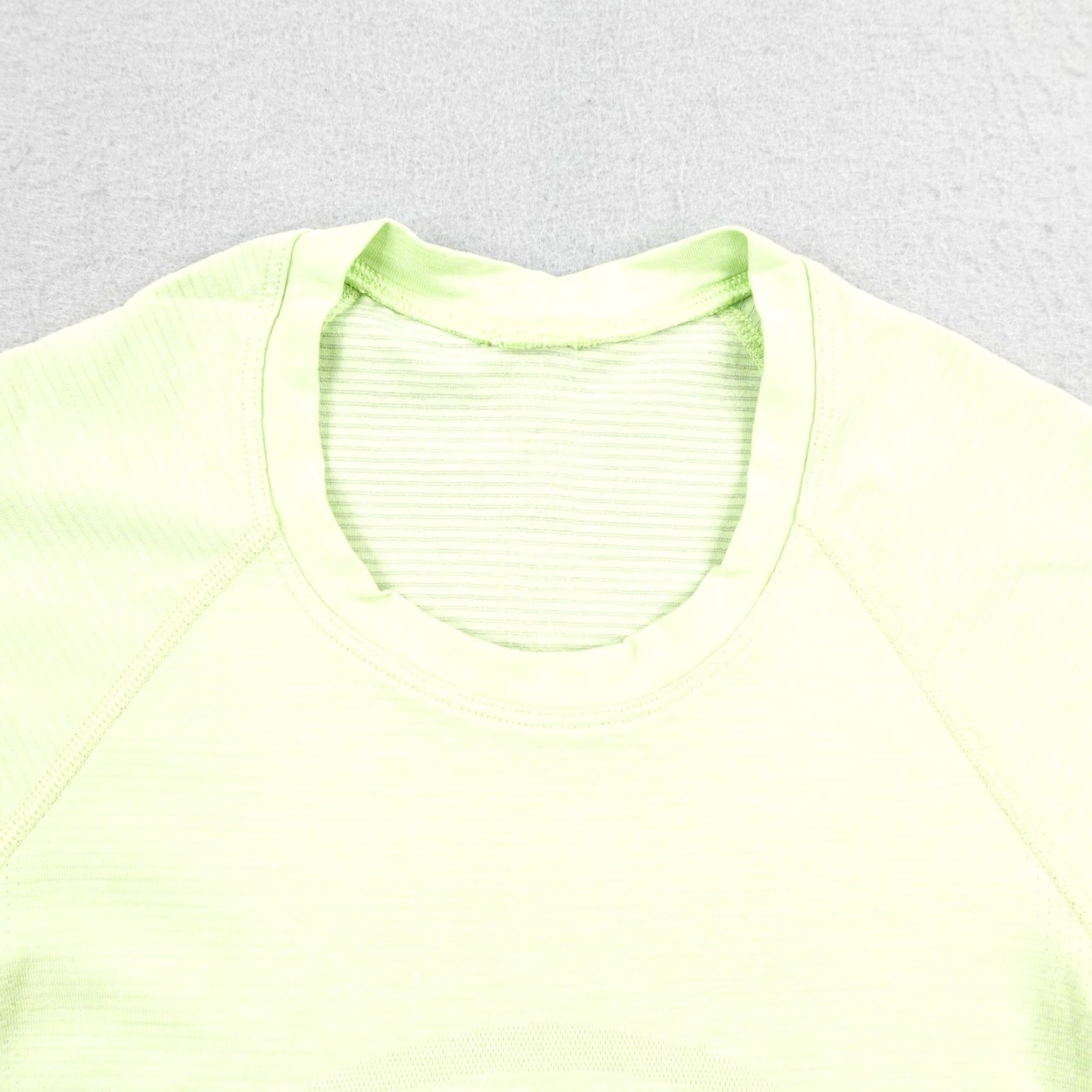Lululemon Lululemon Shirt 2 Light Green Swiftly Tech Performance Athletic Gym Top Womens Size XS / US 0-2 / IT 36-38 - 2 Thumbnail