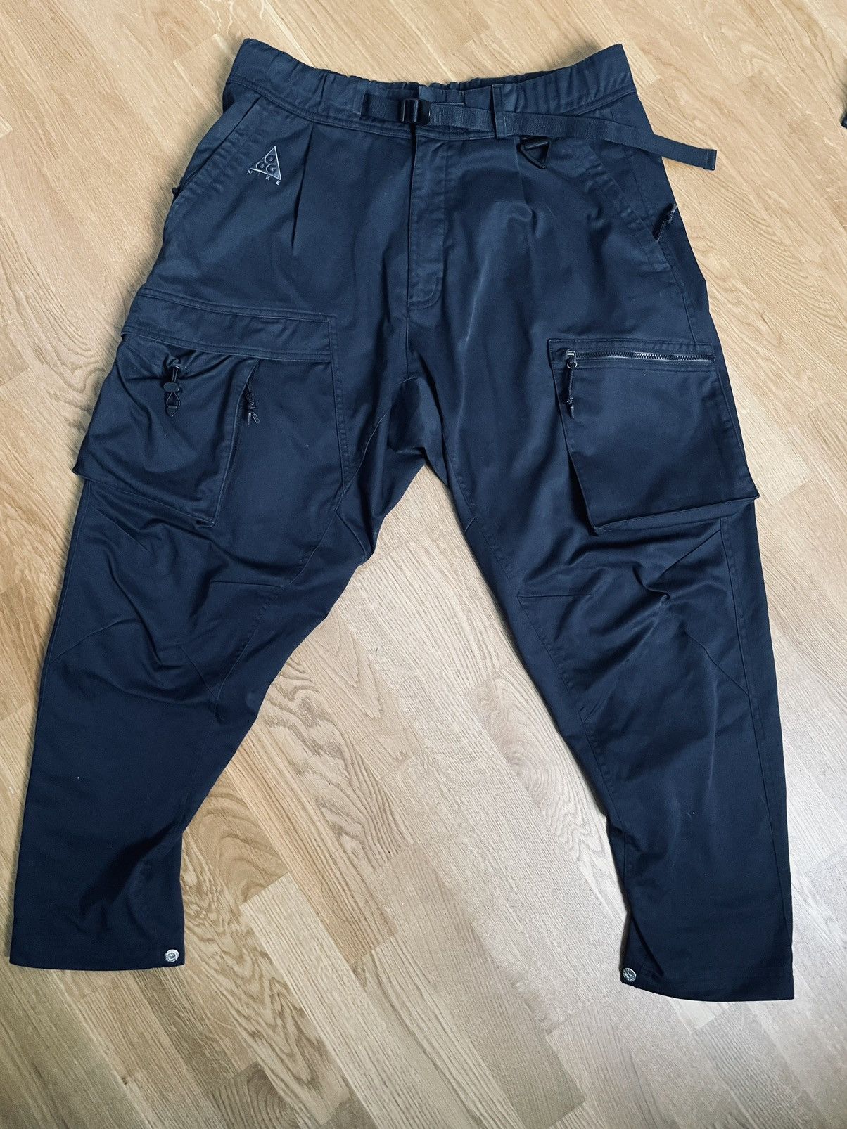 image of Nike Acg Ss19 Woven Cargo Pant Medium in Black, Men's (Size 33)