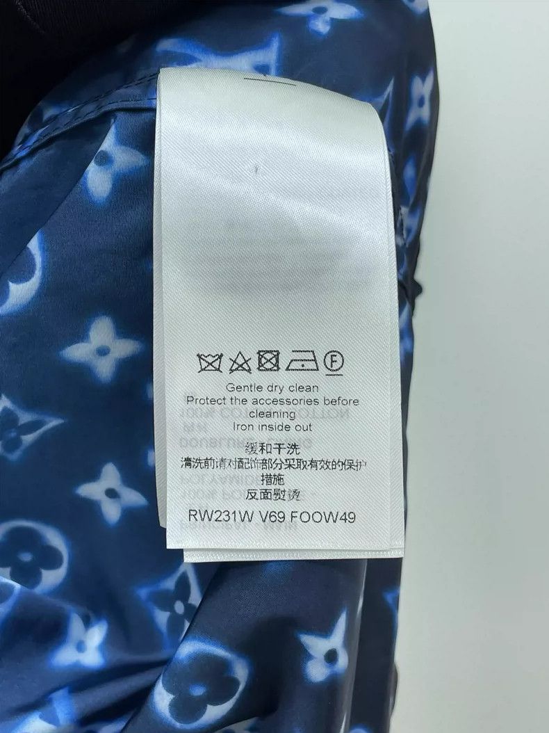 Louis Vuitton LOUIS VUITTON Blue gradient full logo windbreaker jacket 25 Size XS / US 0-2 / IT 36-38 - 8 Thumbnail