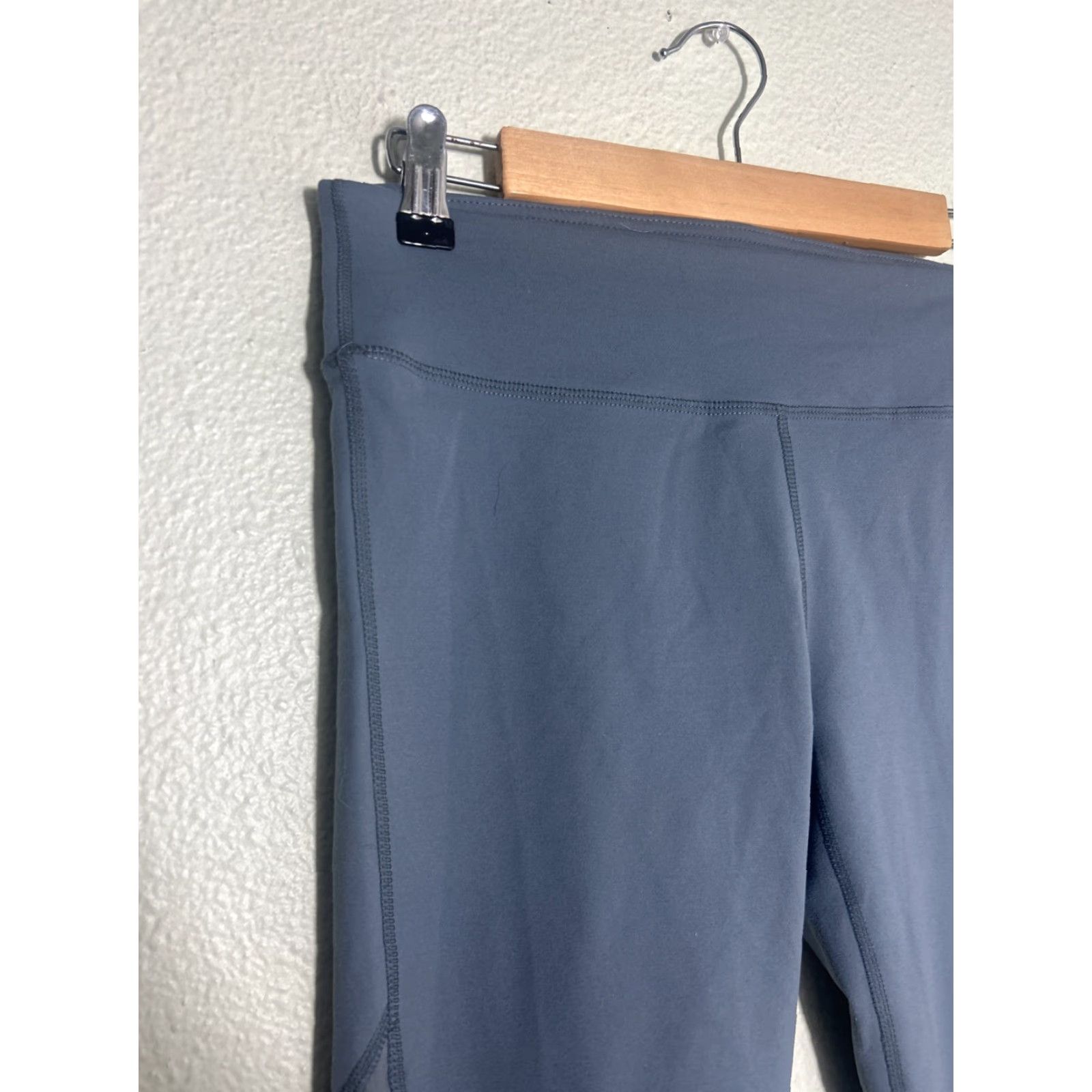 Fabletics Fabletics Leggings Womens Gray Breathable Pocket Yoga Pants 28x27 Small Compression Velcro? Size 28" / US 6 / IT 42 - 5 Thumbnail