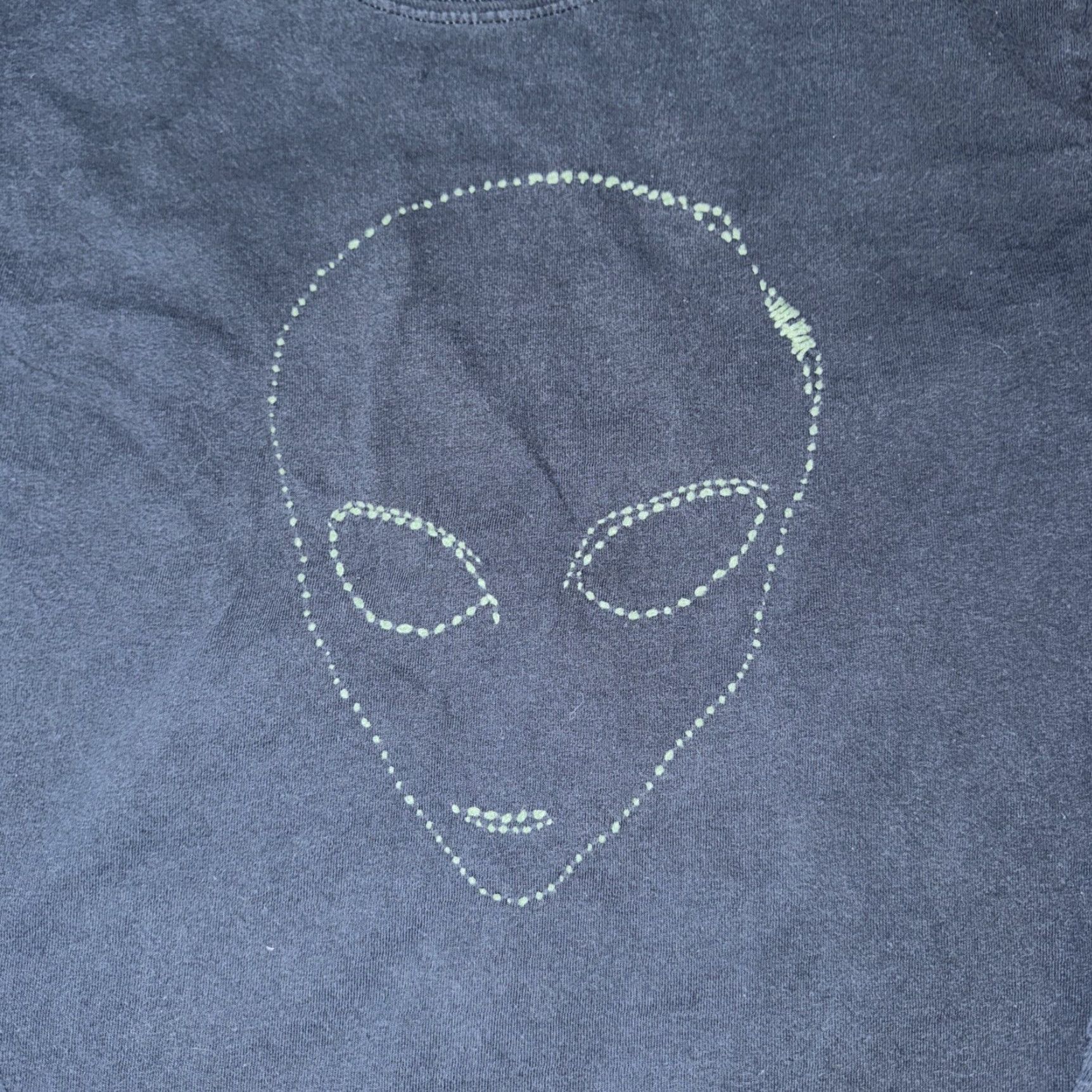 Gildan Stitched Printed Alien Long Sleeve T-Shirt Navy Blue Medium 19x26 On Golden Tag Size US M / EU 48-50 / 2 - 2 Thumbnail