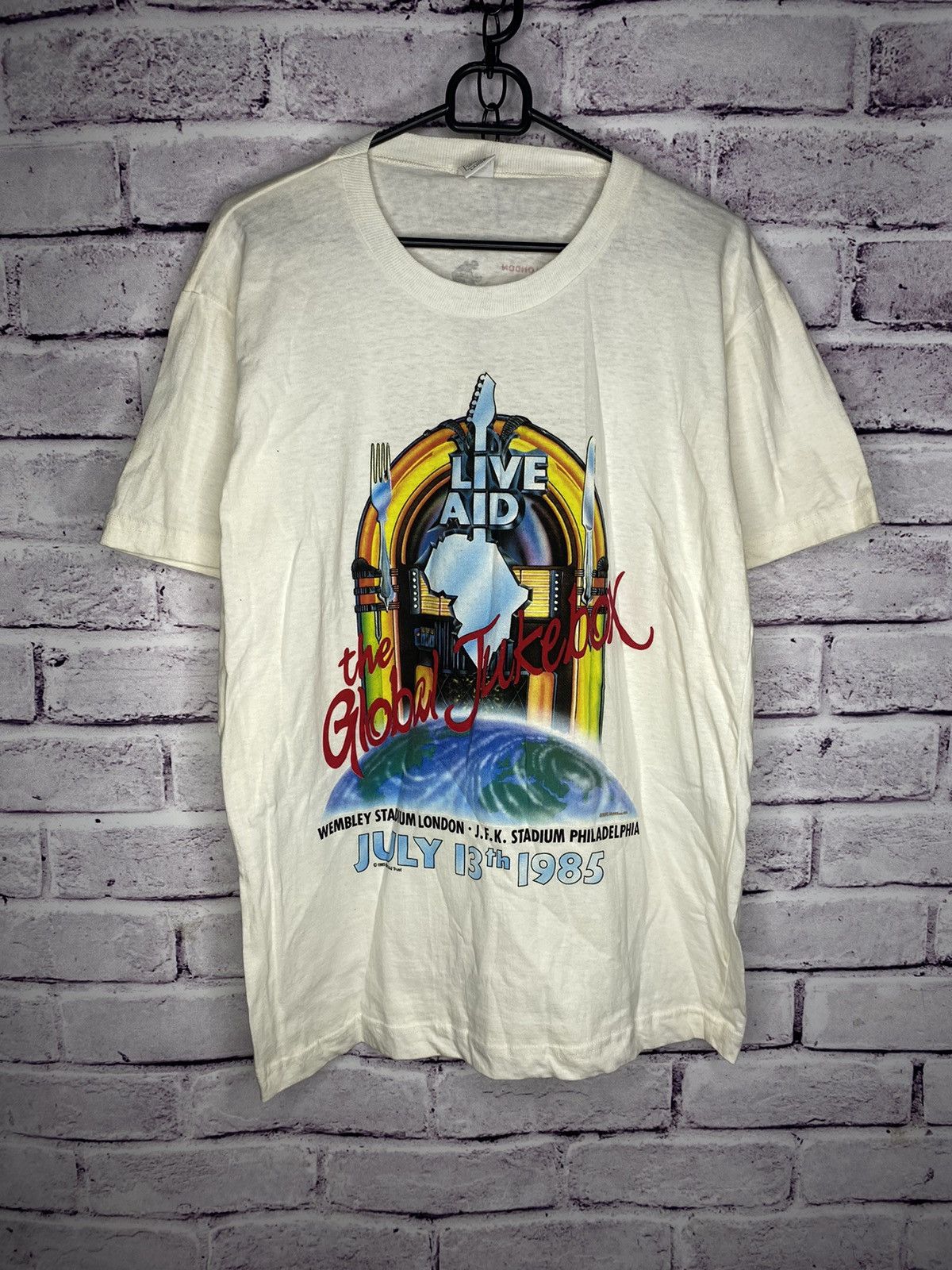Band Tees MENS Live Air The Global Jukebox 1985 Vintage Rare Band Tee Size US L / EU 52-54 / 3 - 1 Thumbnail