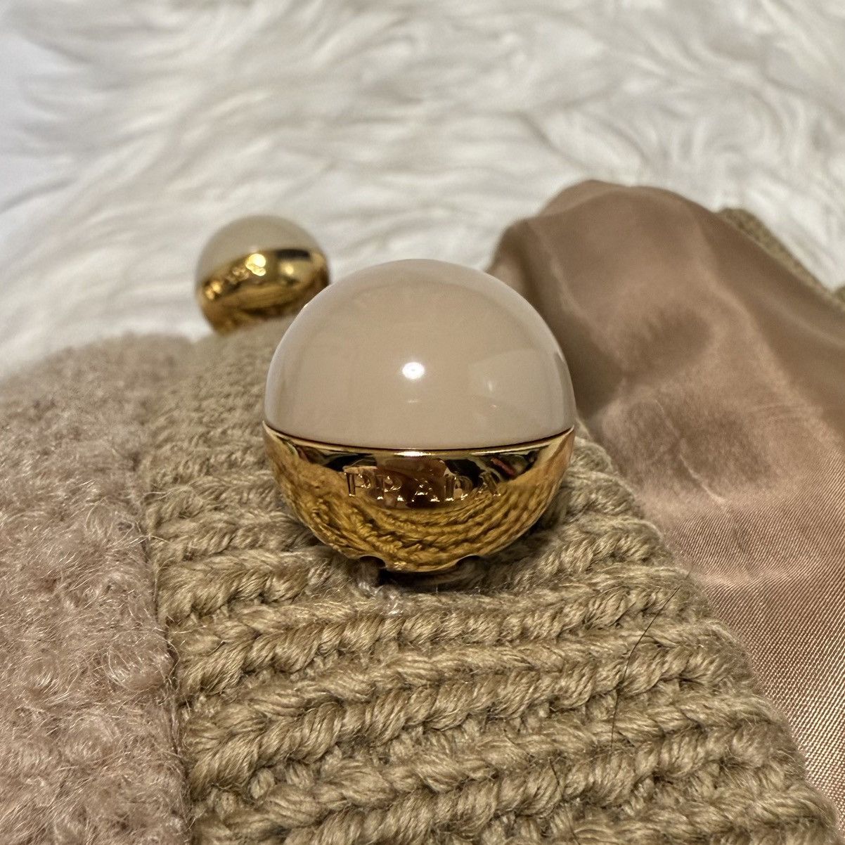 Prada Genuine Prada ribbed trim ball button knit jacket 36 beige Size XS / US 0-2 / IT 36-38 - 7 Thumbnail
