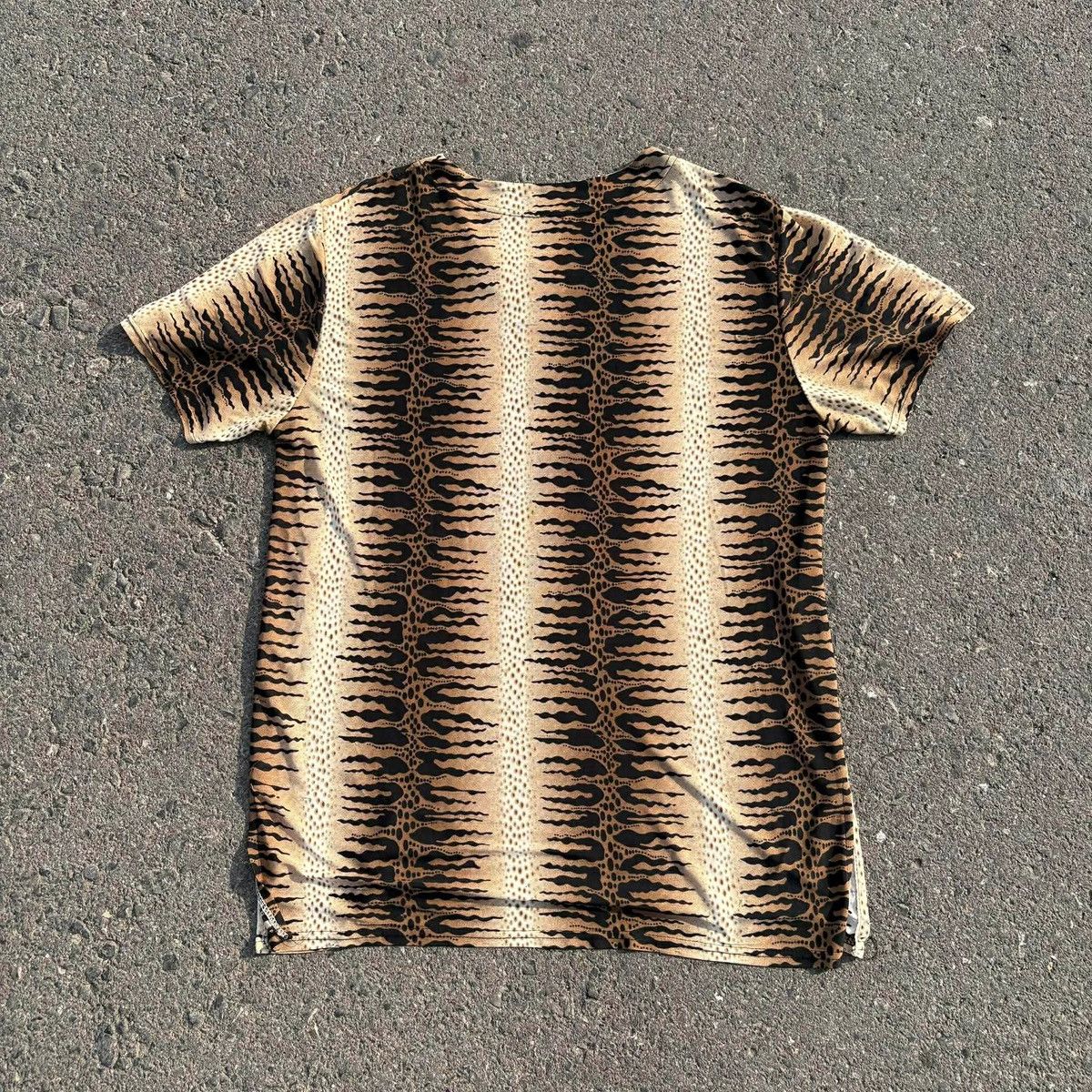 Japanese Brand Vintage Tiger Stripe All Over Print T-Shirt Size M Size US L / EU 52-54 / 3 - 9 Thumbnail