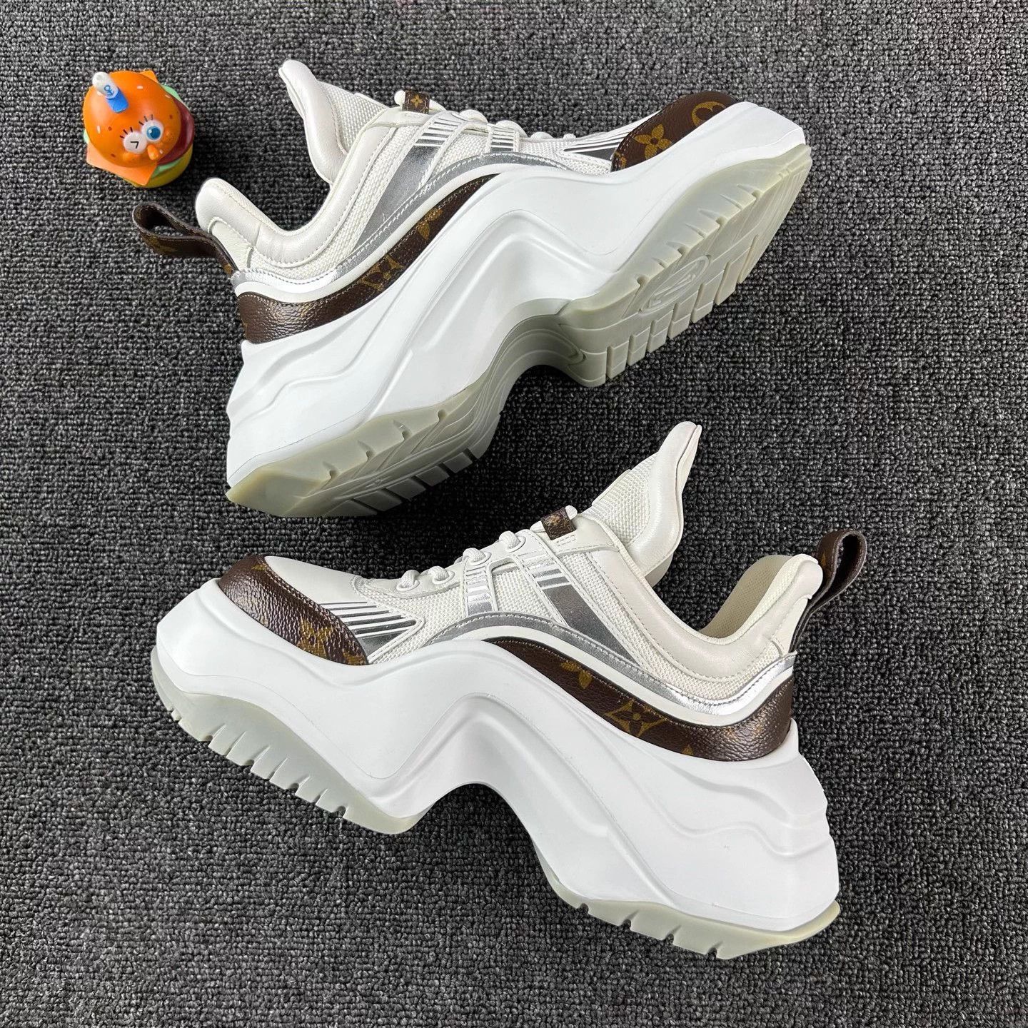 Louis Vuitton LV Archlight 2.0 White 36 Women's Sneakers Size US 5 / IT 35 - 3 Thumbnail