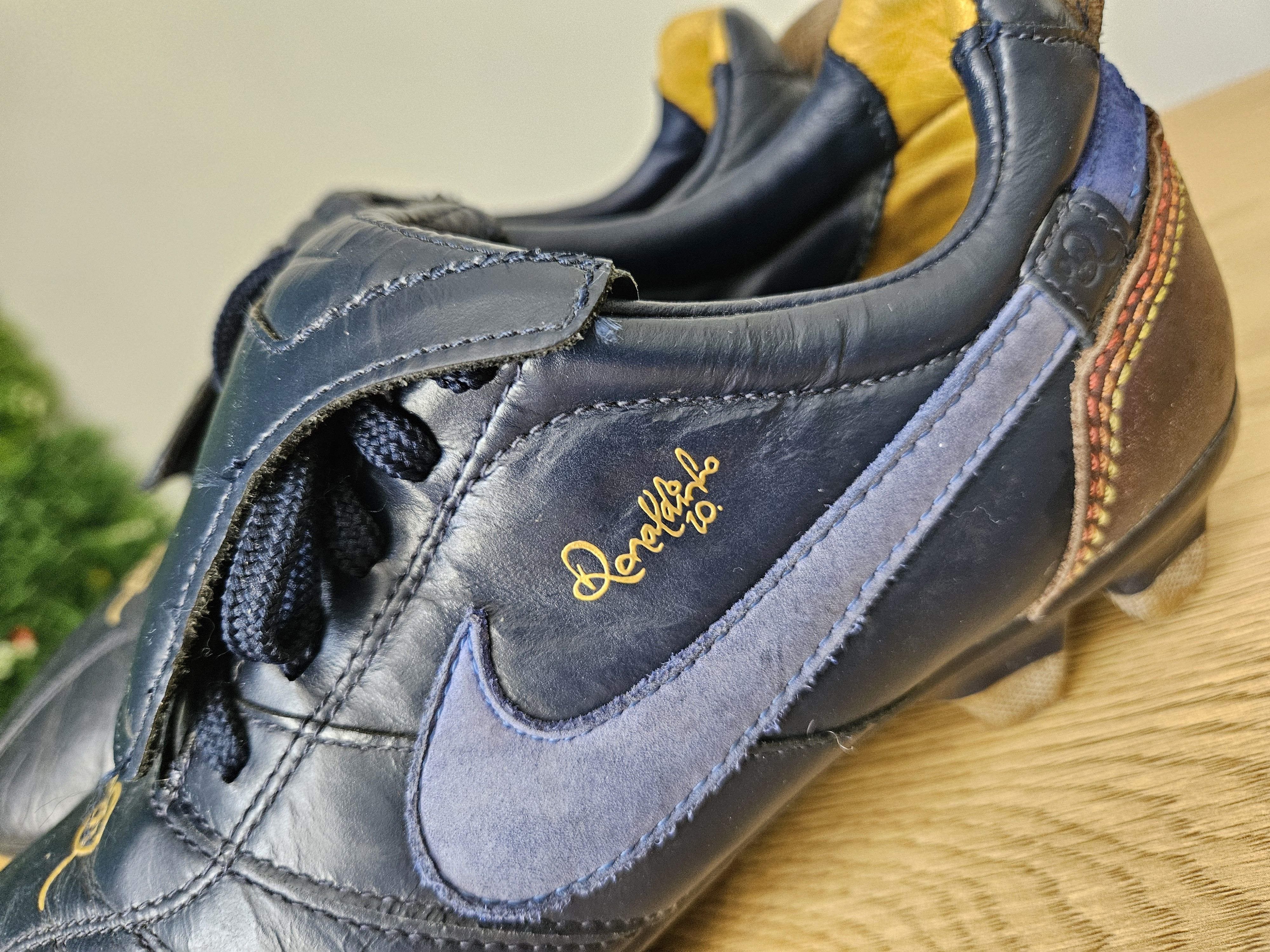 Nike Nike x Ronaldinho x retro Size US 5.5 / EU 38 - 2 Thumbnail