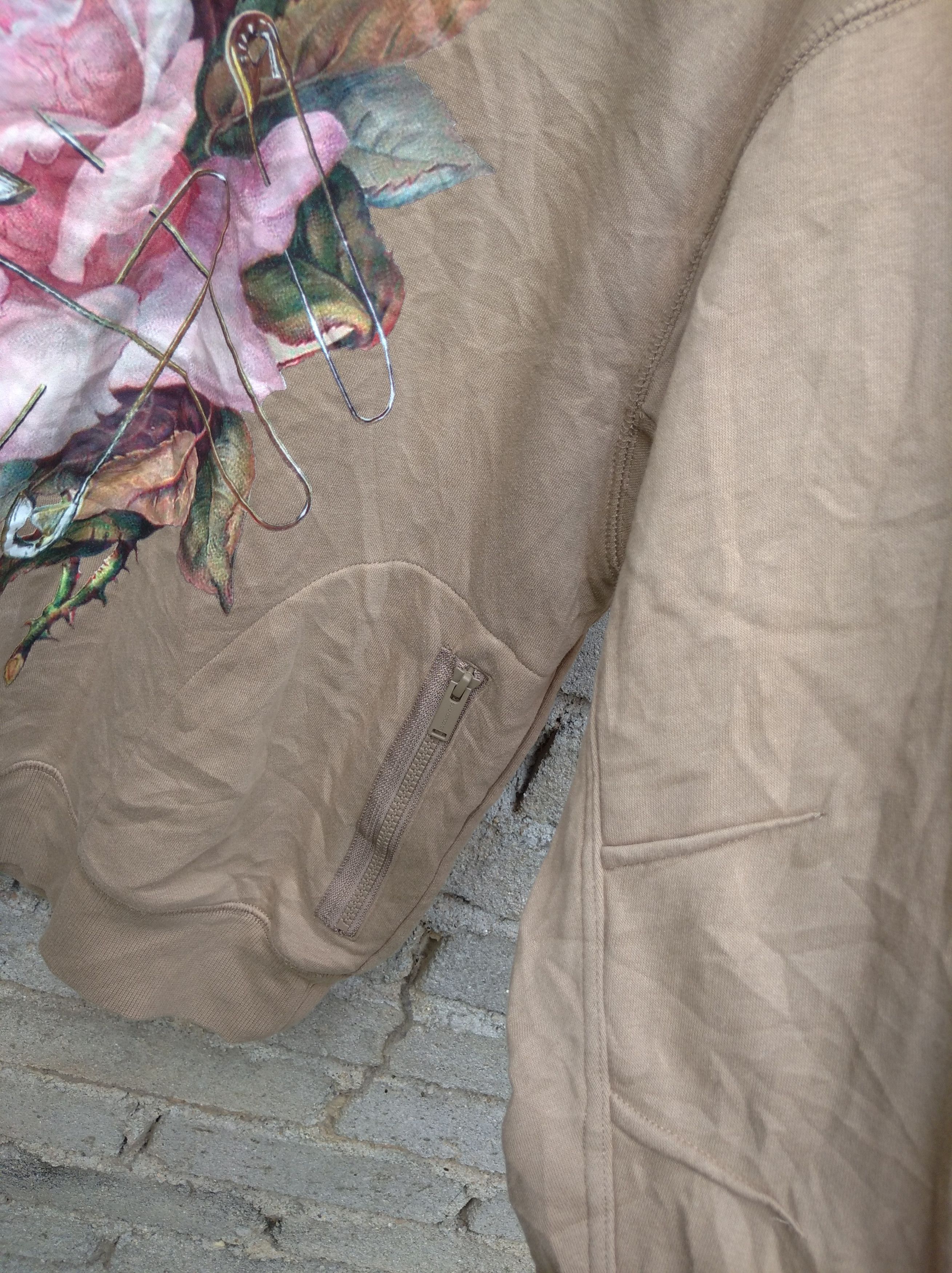 Japanese Brand × Jun Takahashi × Undercover undercover X gu flower sweatshirts designer Size US S / EU 44-46 / 1 - 12 Thumbnail