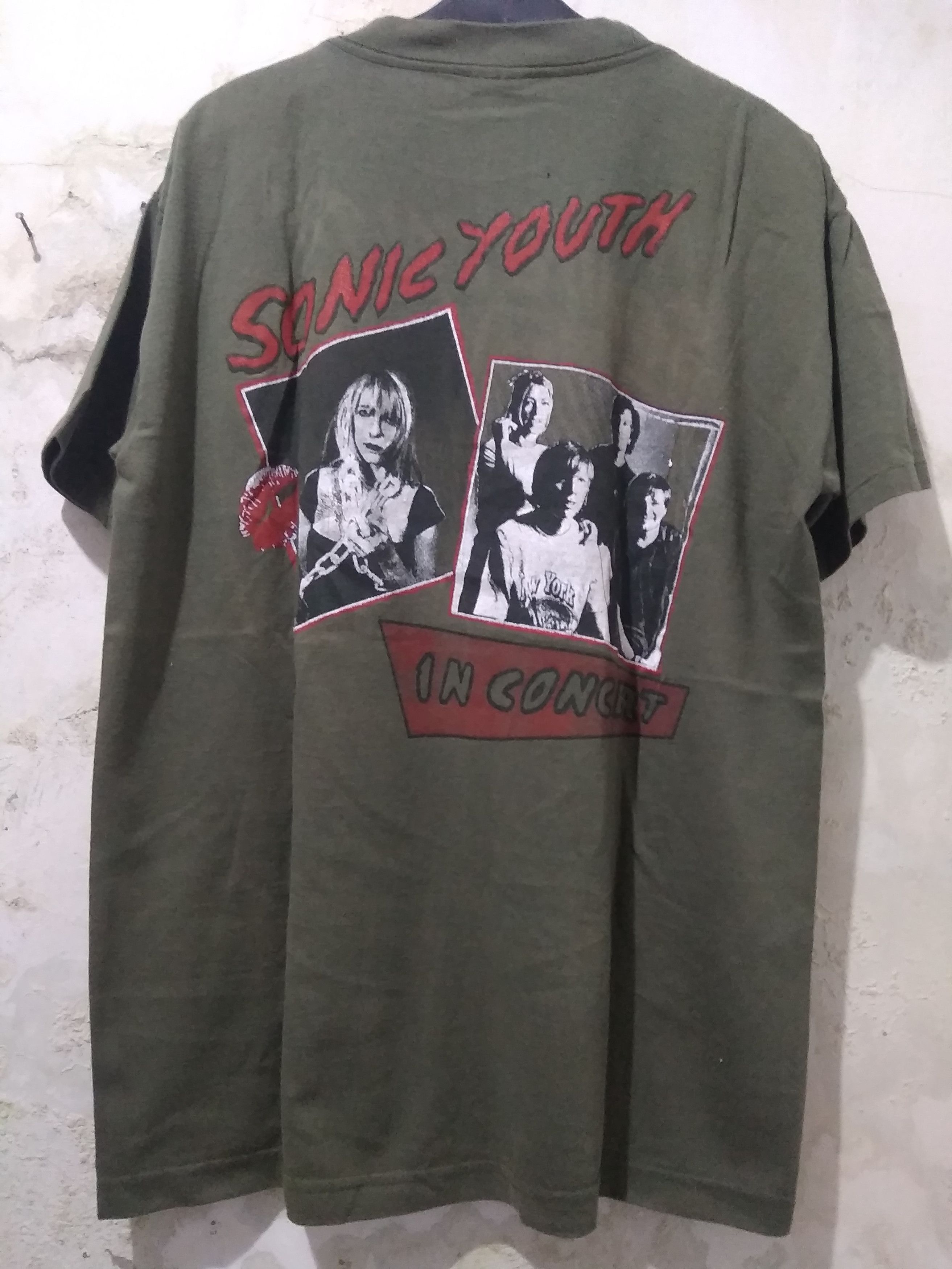 Band Tees Very Rare Vintage Sonic Youth in concert Size US L / EU 52-54 / 3 - 4 Thumbnail