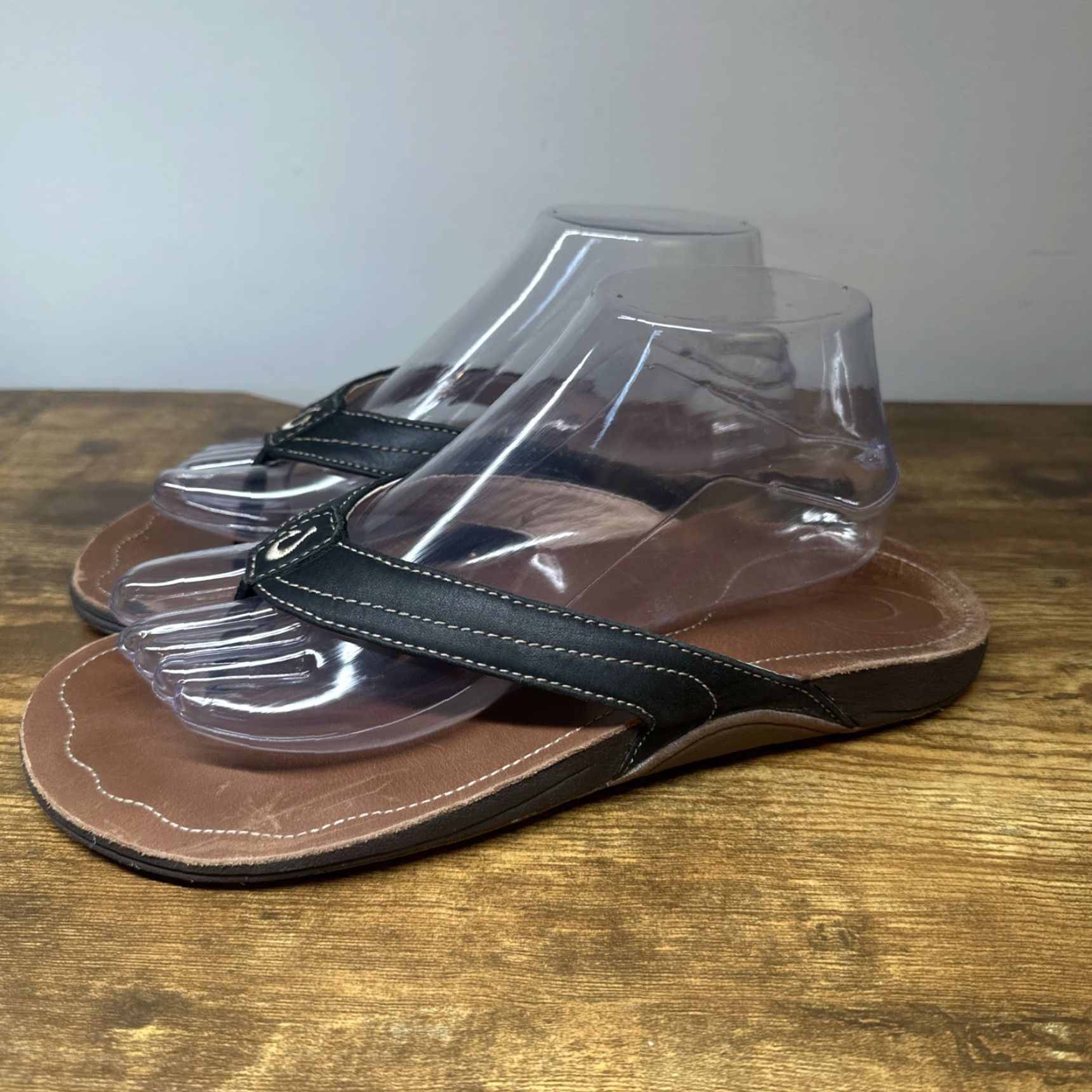 Olukai OluKai Sandal Women Black Leather Thong Flip Flop 10 Casual Beach Vacation Women's Shoes Size US 10 / IT 40 - 4 Thumbnail