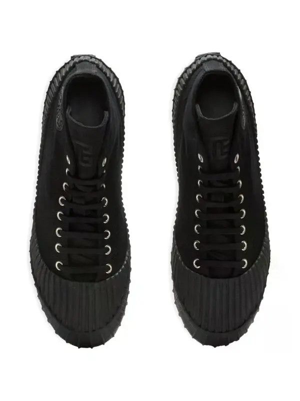o1s1wg111225 Riff Low Top Sneakers in Black