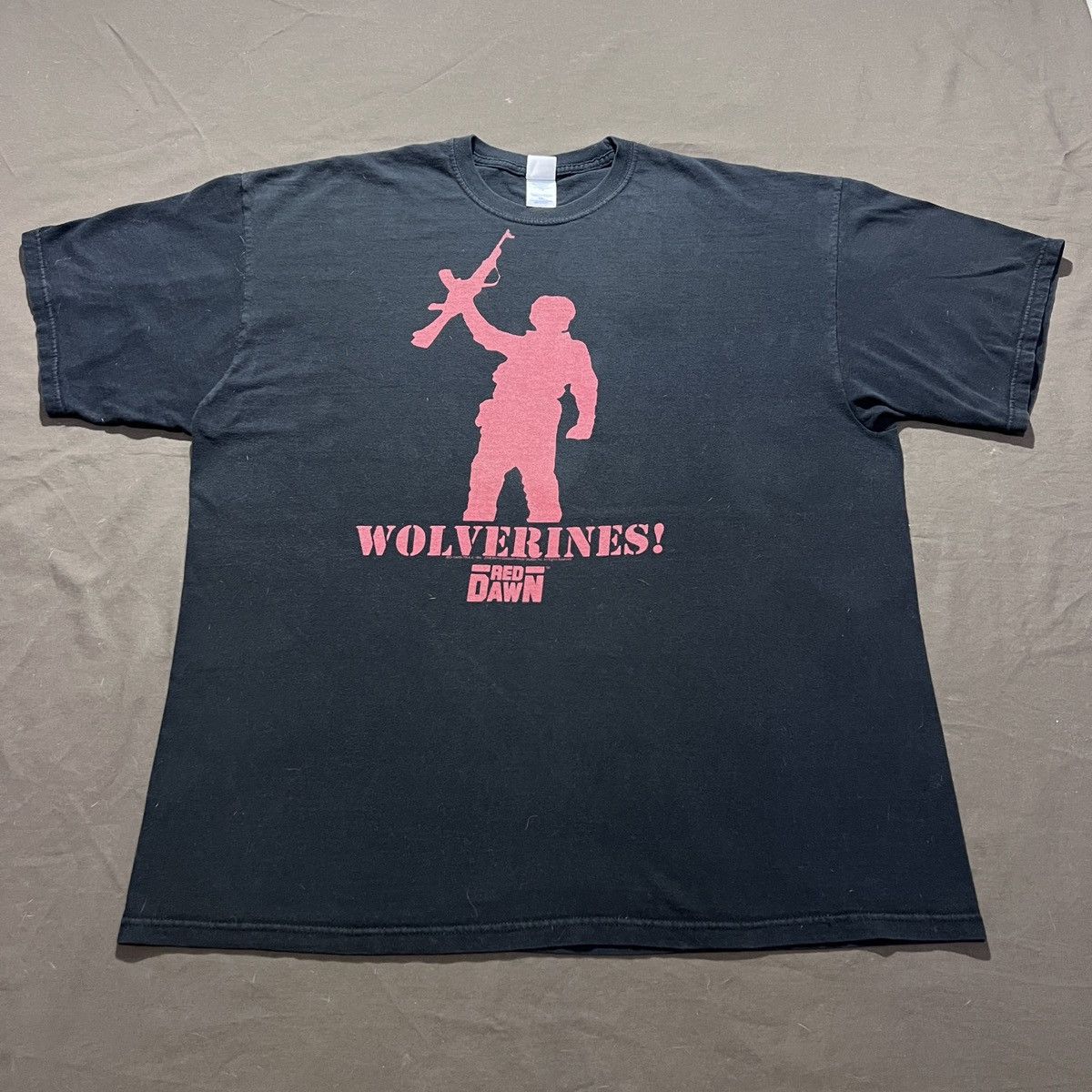 Vintage Vintage Y2K Red Dawn Wolverines military movie Tee 2XL AK 47 Size US XXL / EU 58 / 5 - 4 Thumbnail