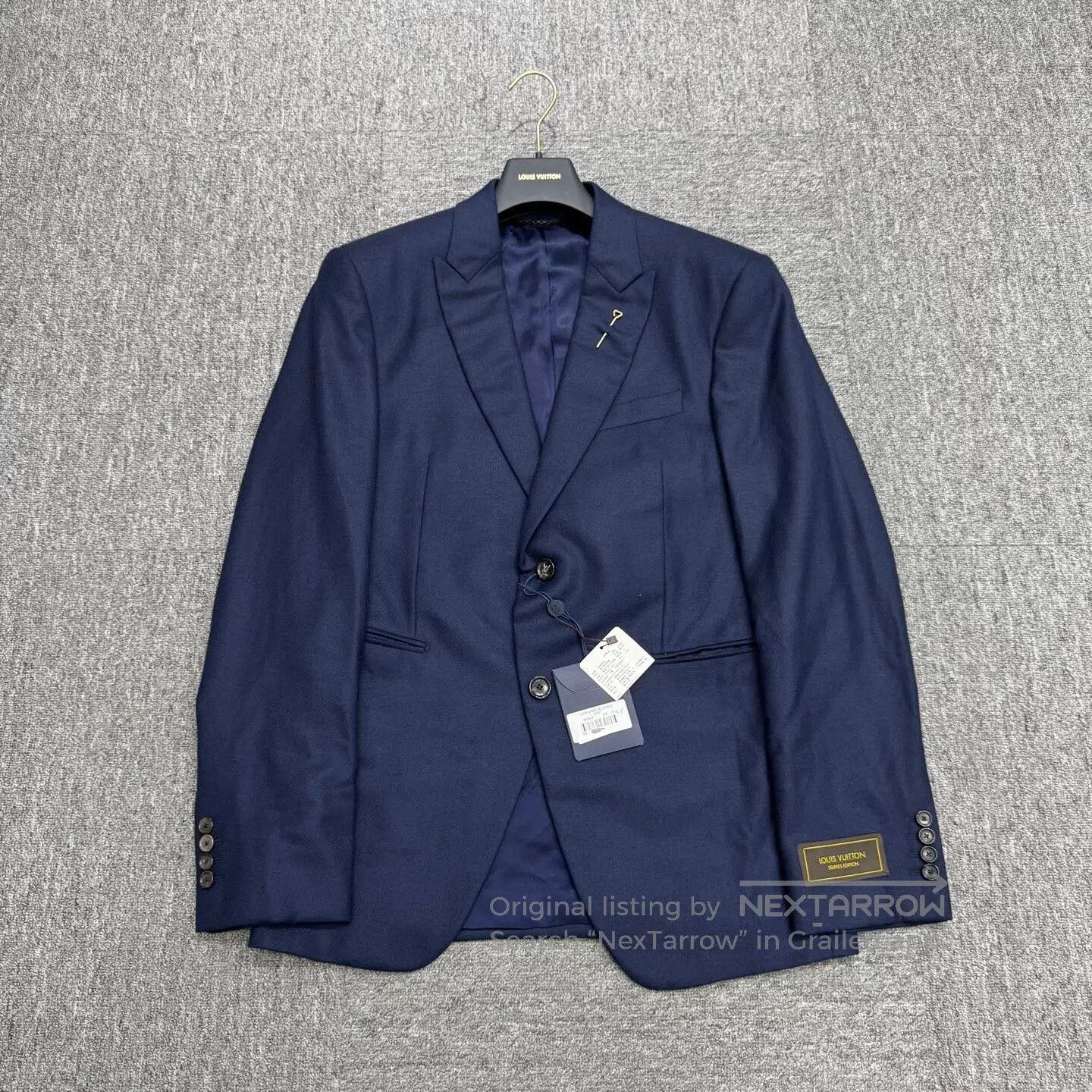 Louis Vuitton louis vuitton navy cashmere suit jacket. Size US L / EU 52-54 / 3 - 1 Thumbnail