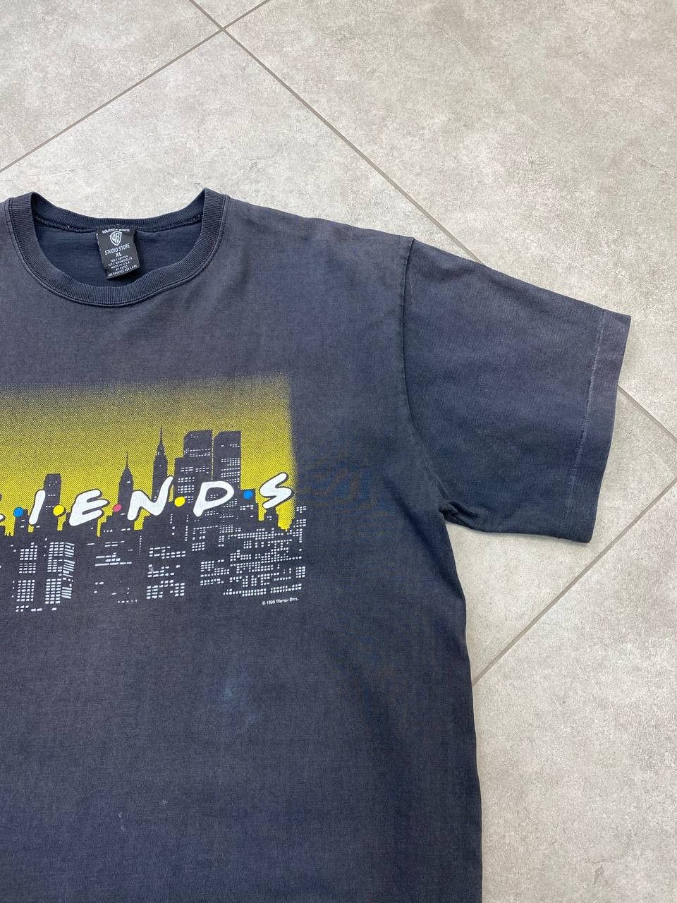 Warner Bros Vintage Warner Bros. 1995 Friends TV Show Promo T-Shirt Size US XL / EU 56 / 4 - 8 Thumbnail