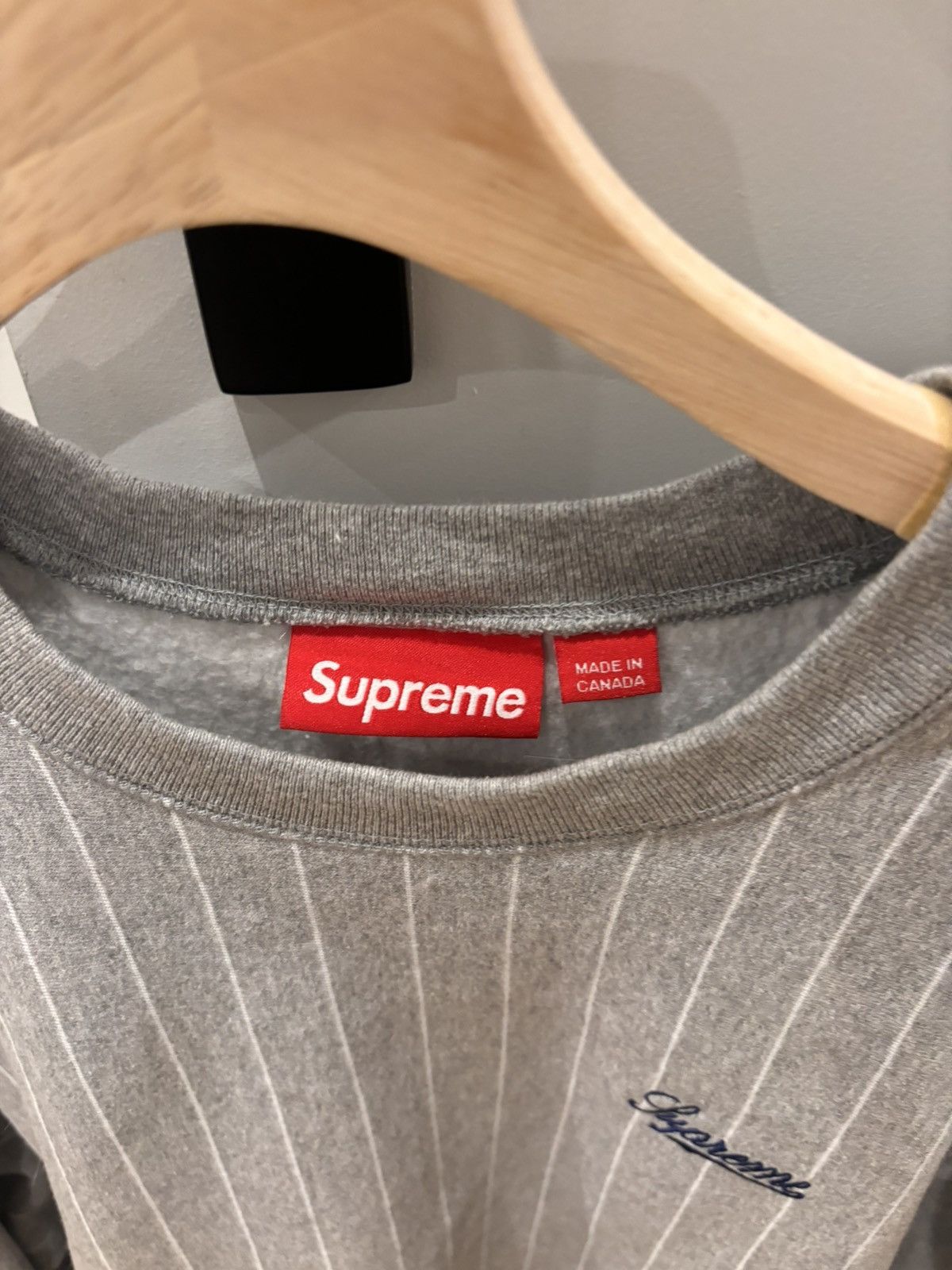 Supreme Supreme pin stripe gray crewneck Size US L / EU 52-54 / 3 - 2 Thumbnail