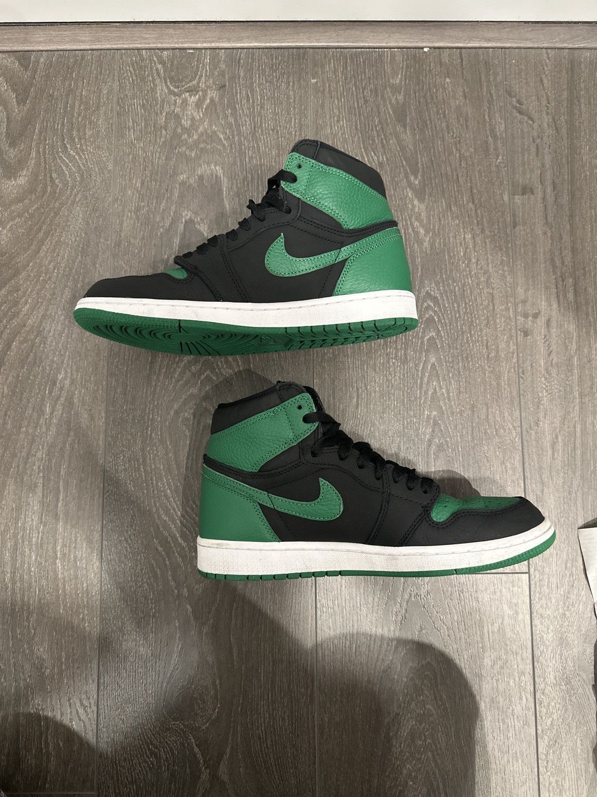 Nike Air Jordan 1 Pine green 2.0 Size US 8.5 / EU 41-42 - 2 Thumbnail
