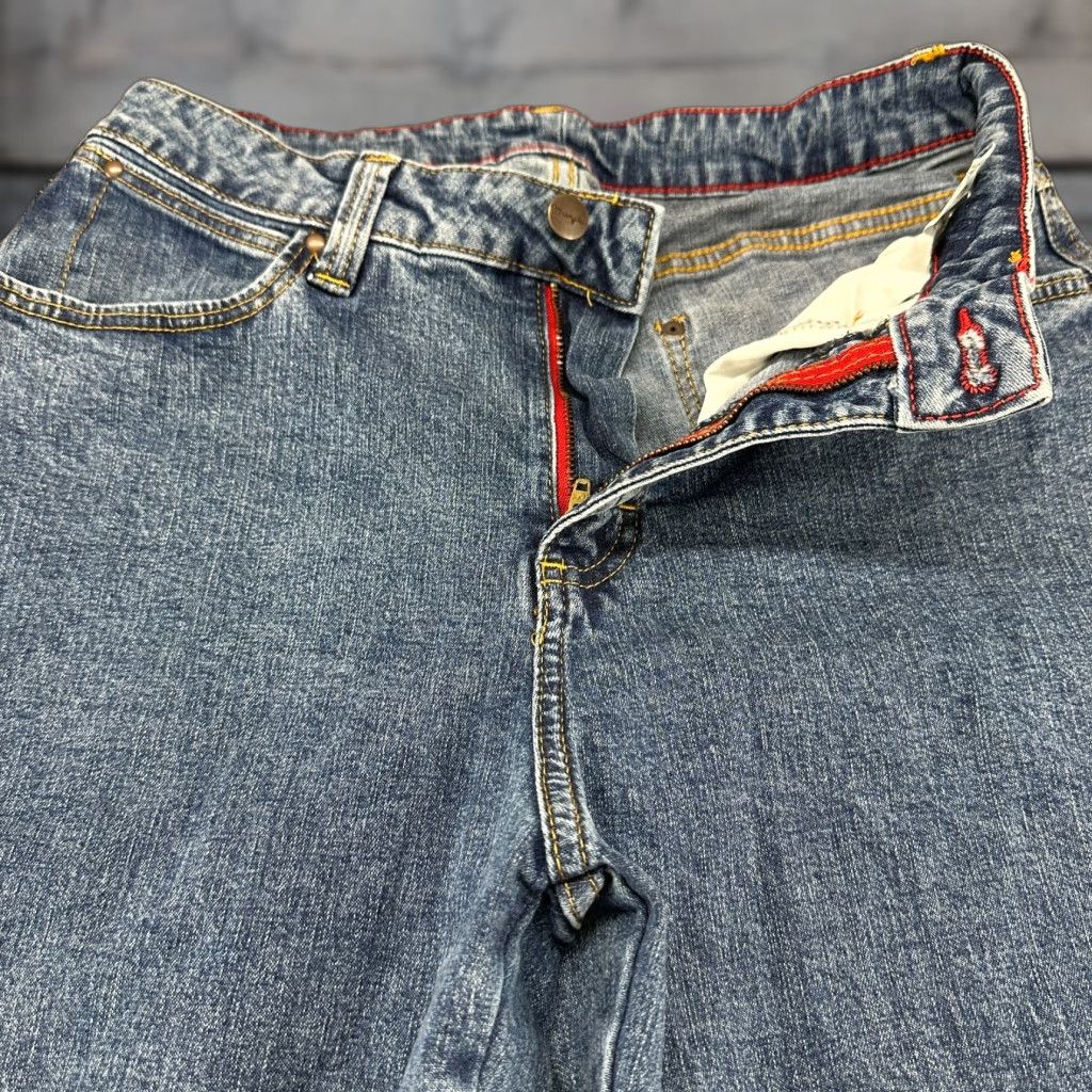 Wrangler Wrangler Jeans Womens Jeans Bootcut Cowboy Cut Slim Fit Medium Wash 9x32 Blue 29W 32in Inseam 5-Pocket Denim Color Blue 1018MWZ Mens/ Womens Size 30" / US 8 / IT 44 - 1 Thumbnail