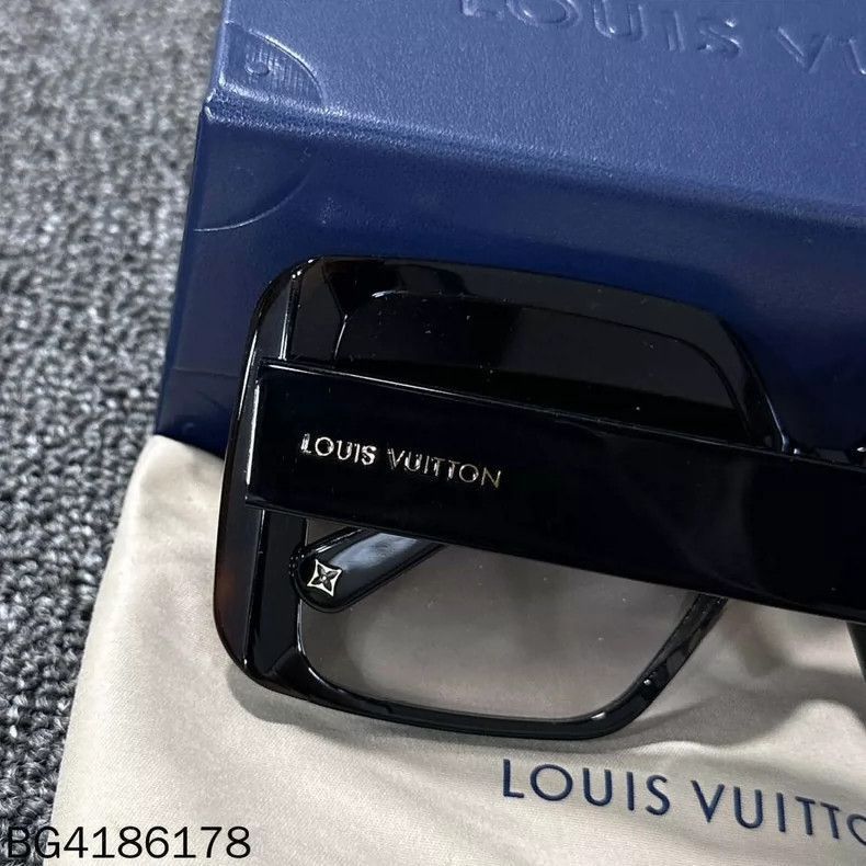 Louis Vuitton Louis Vuitton Printed Sunglasses- Size ONE SIZE - 4 Thumbnail