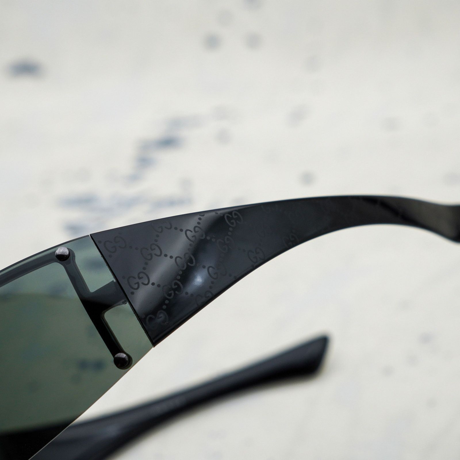 Gucci Vintage gucci gg 1824 monogram shield black wrap sunglasses Size ONE SIZE - 4 Thumbnail