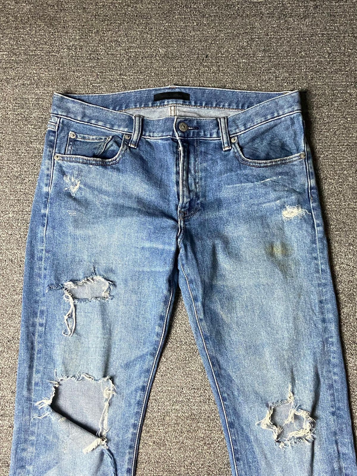 Uniqlo UNIQLO Distressed Denim Ripped Jeans (139) Size US 34 / EU 50 - 9 Thumbnail