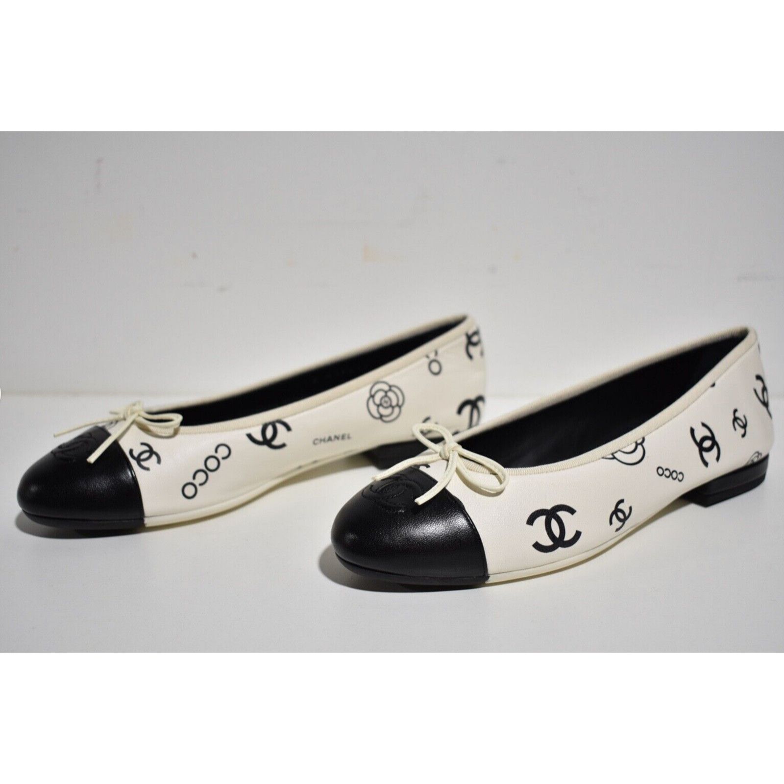 Chanel 23P CC Coco Logo Cap Toe Bow Tie Ballet Ballerina Flat 38 Size US 8 / IT 38 - 10 Thumbnail