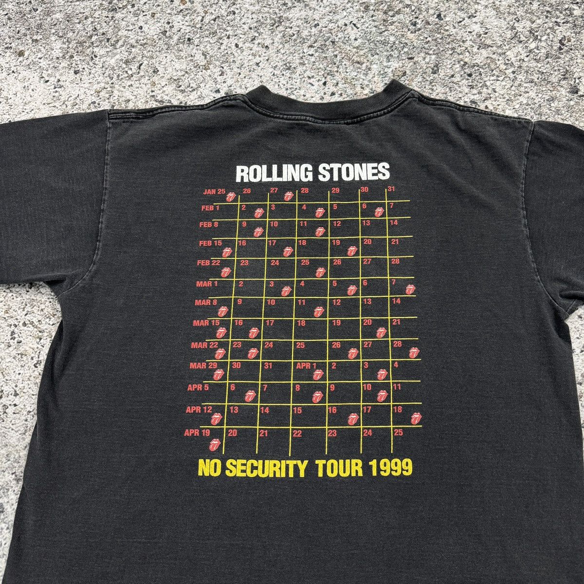 Band Tees 1999 Thrashed Faded Rolling Stones No Security Tour Tee Size US L / EU 52-54 / 3 - 6 Thumbnail