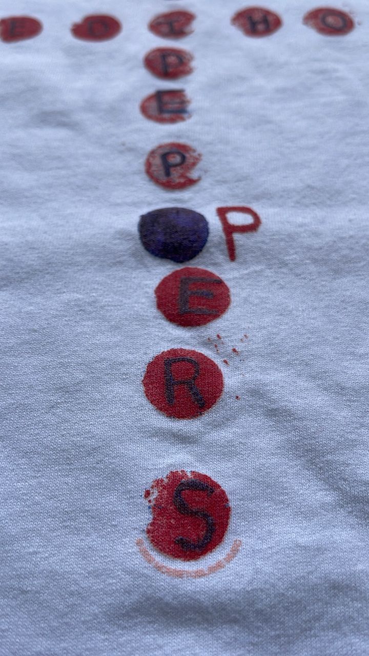 Vintage Vintage 2000 Red Hot Chili Peppers Cross Tee Size US XL / EU 56 / 4 - 5 Thumbnail
