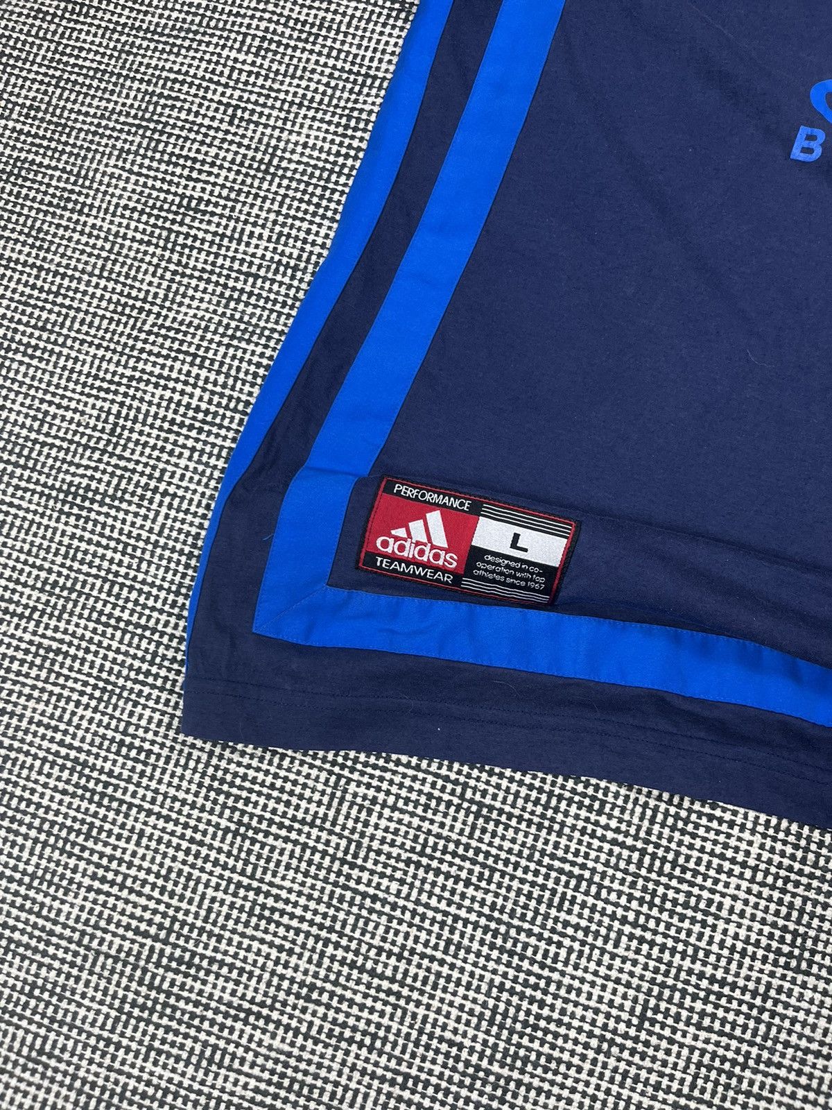 Adidas 90s vintage adidas basketball baggy t-shirt Size US L / EU 52-54 / 3 - 4 Thumbnail