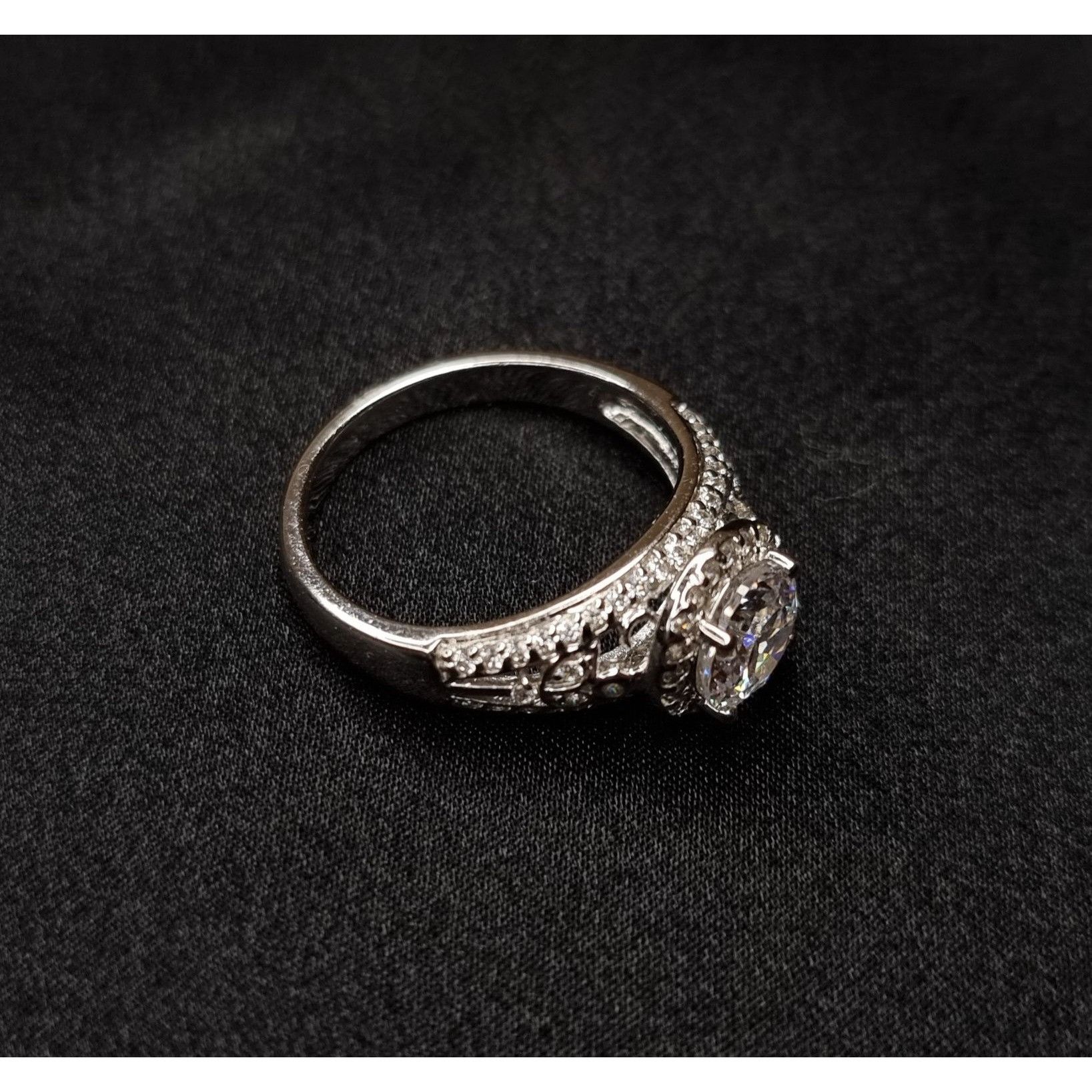 Vintage 925 Sterling Silver CZ Ring With Intricate Detailing & Spark Size ONE SIZE - 5 Thumbnail