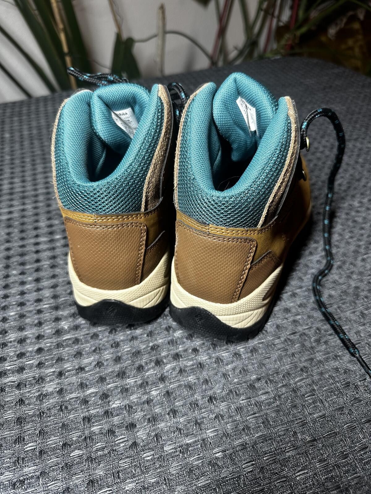 Columbia Columbia Hiking Boots Tan and Blue Size 7 Size ONE SIZE - 3 Thumbnail