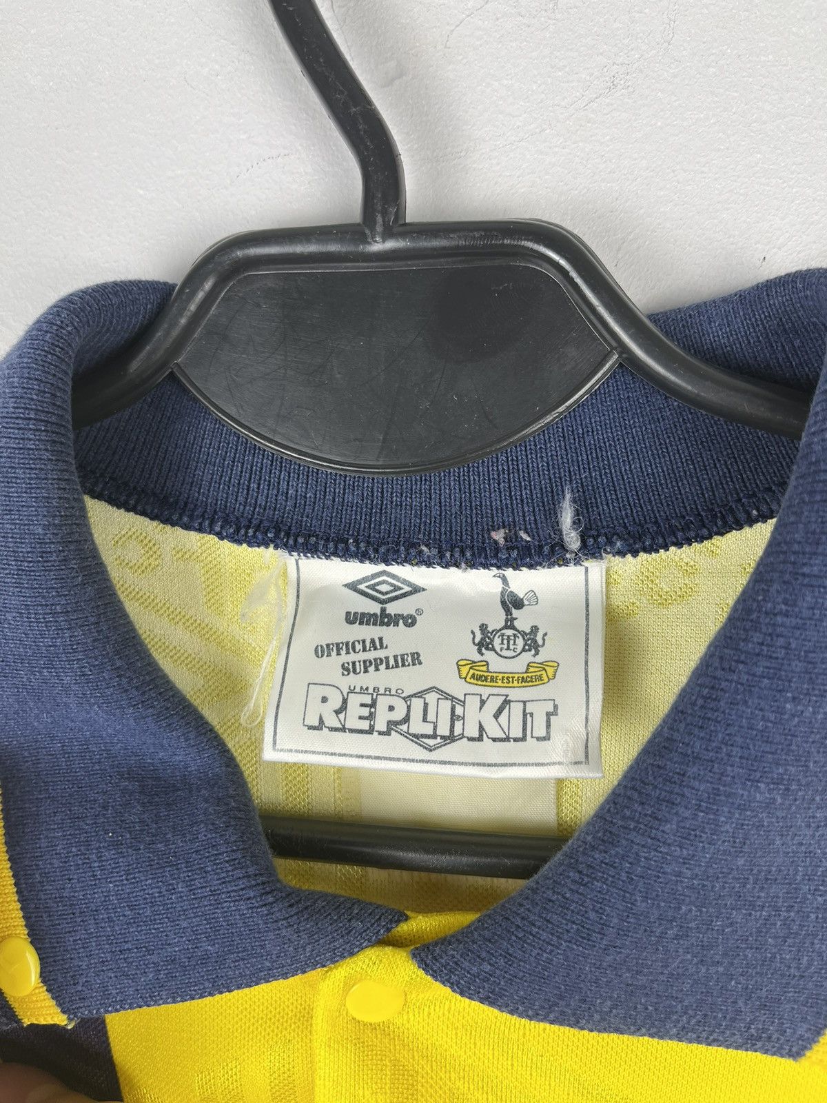 Umbro × Vintage 90s Umbro replikit tottenham spurs away 1991/92/93/94 Size US L / EU 52-54 / 3 - 10 Thumbnail